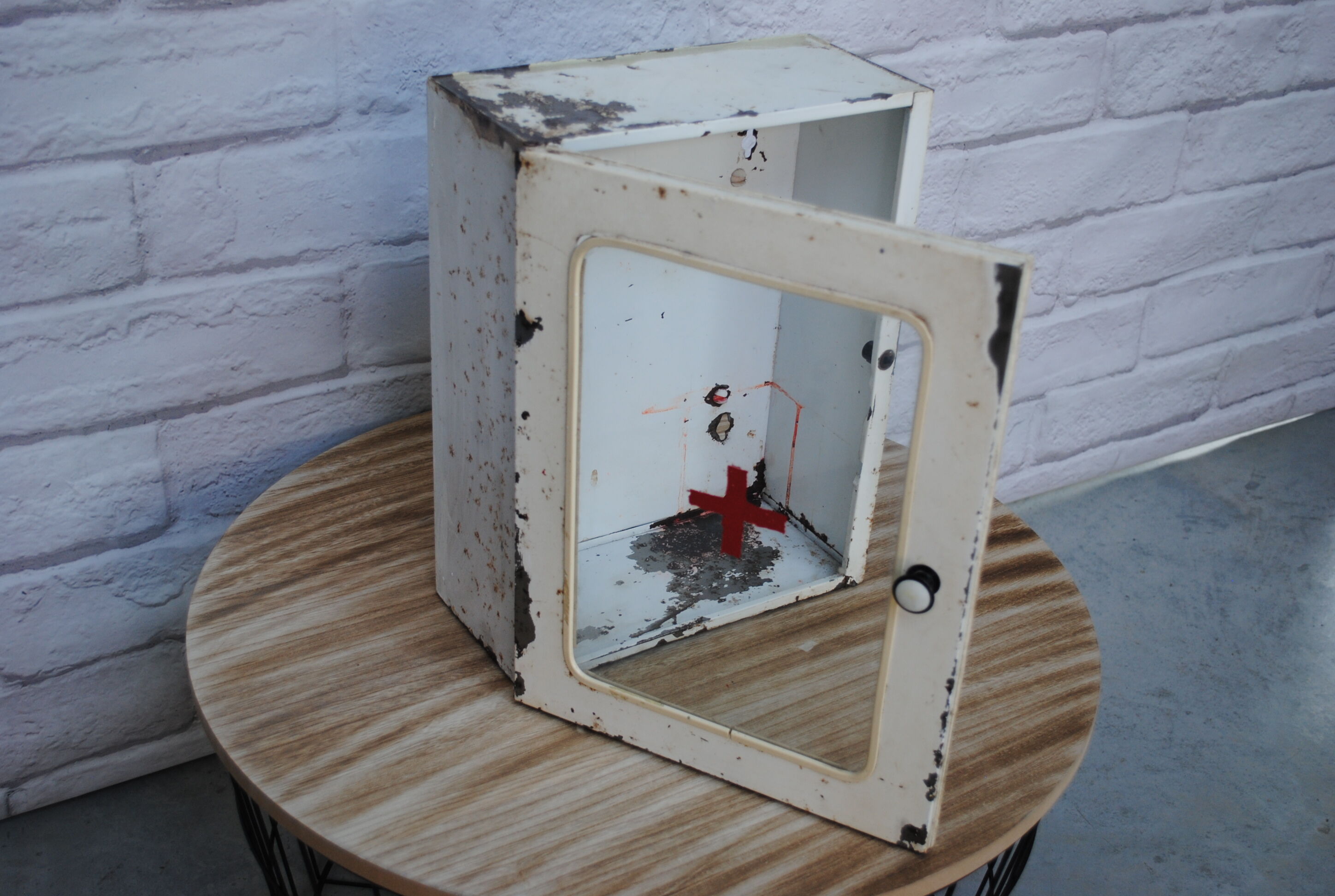 Pharmacy showcase, 70s