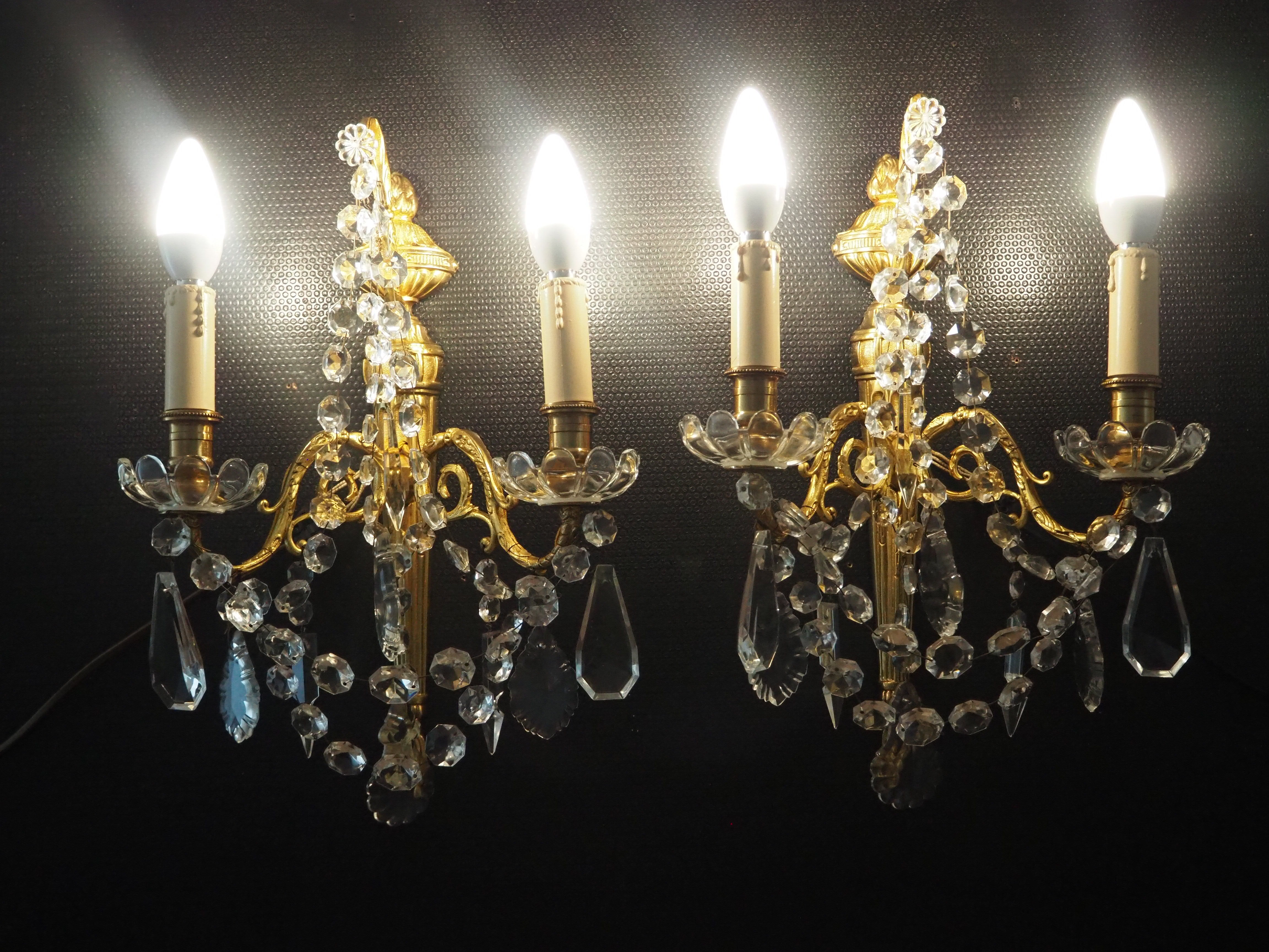 Pair of wall lamps two bronze lights with grapevines and crystal garlands – Louis XV style