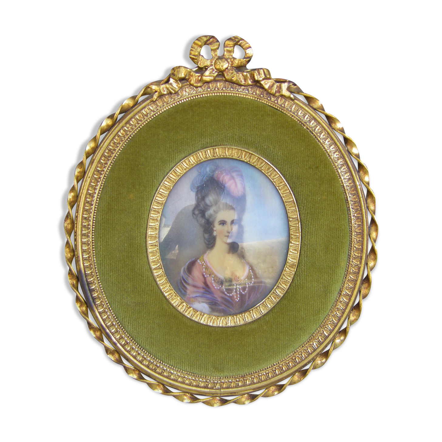 Portrait miniature medallion