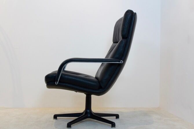 Swivel chair by Geoffrey Harcourt for Artifort F141