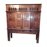 Old enclosed bed library