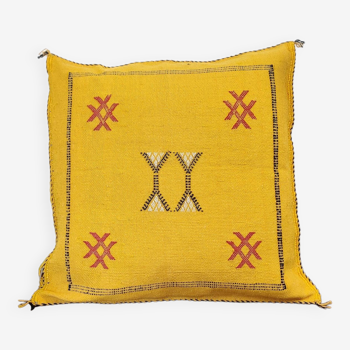 Coussin marocain jaune berbère en soie de cactus