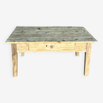 Table basse en bois brut