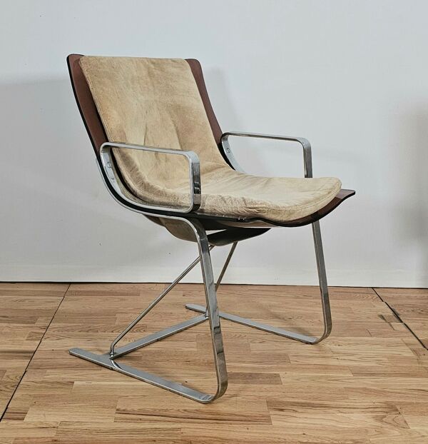 Apelbaum-Paris, paire de fauteuils attribués à Raphaël en plexiglas fumé et chrome, 1960/1970