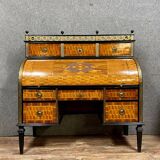 Muséal et important Bureau a Cylindre époque Louis XVI en bois nobles : bois de rose et de violette