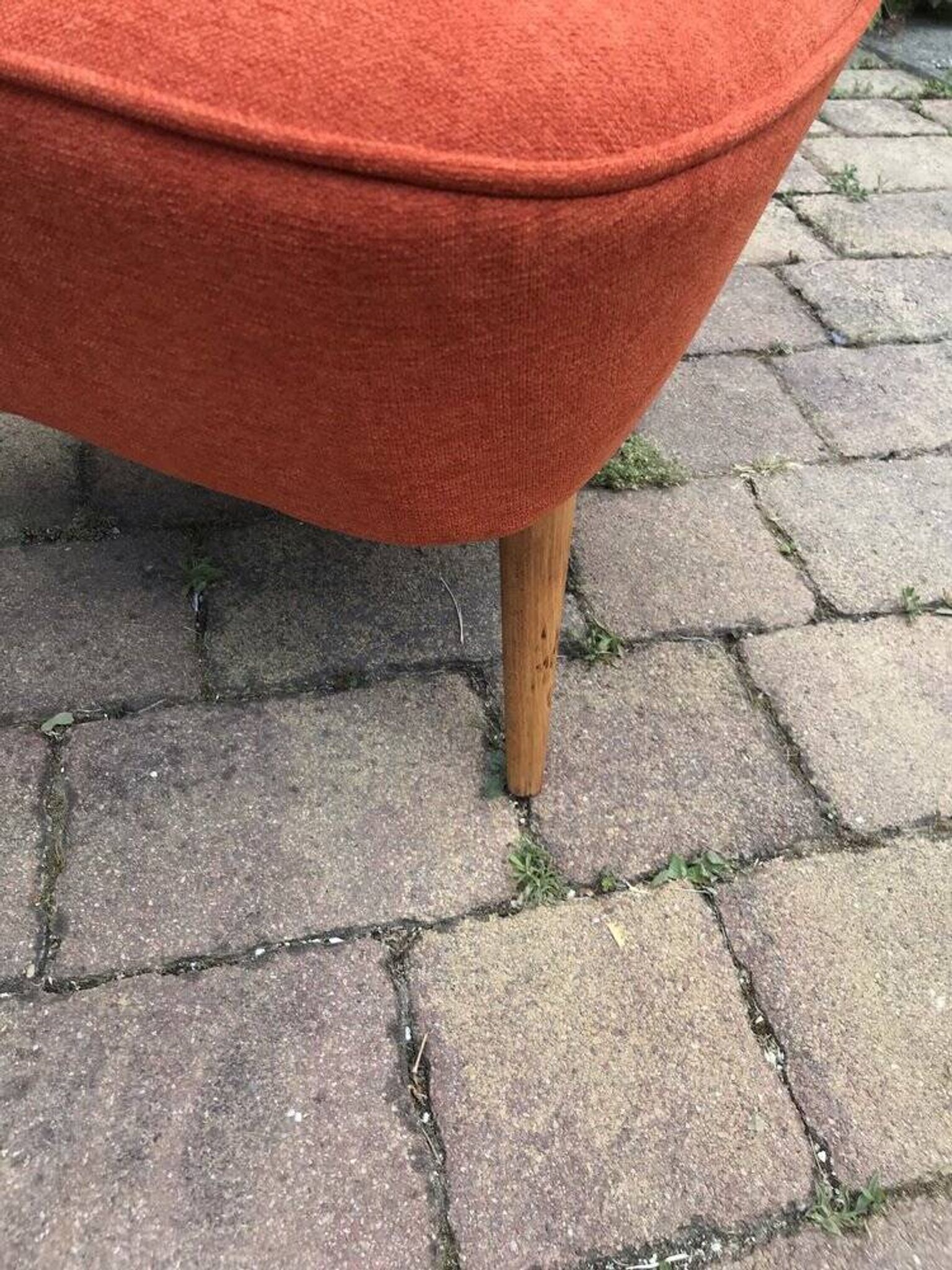 Set of 2 purple cocktail chairs in solid beech, Mid-Century style from the 1960s.