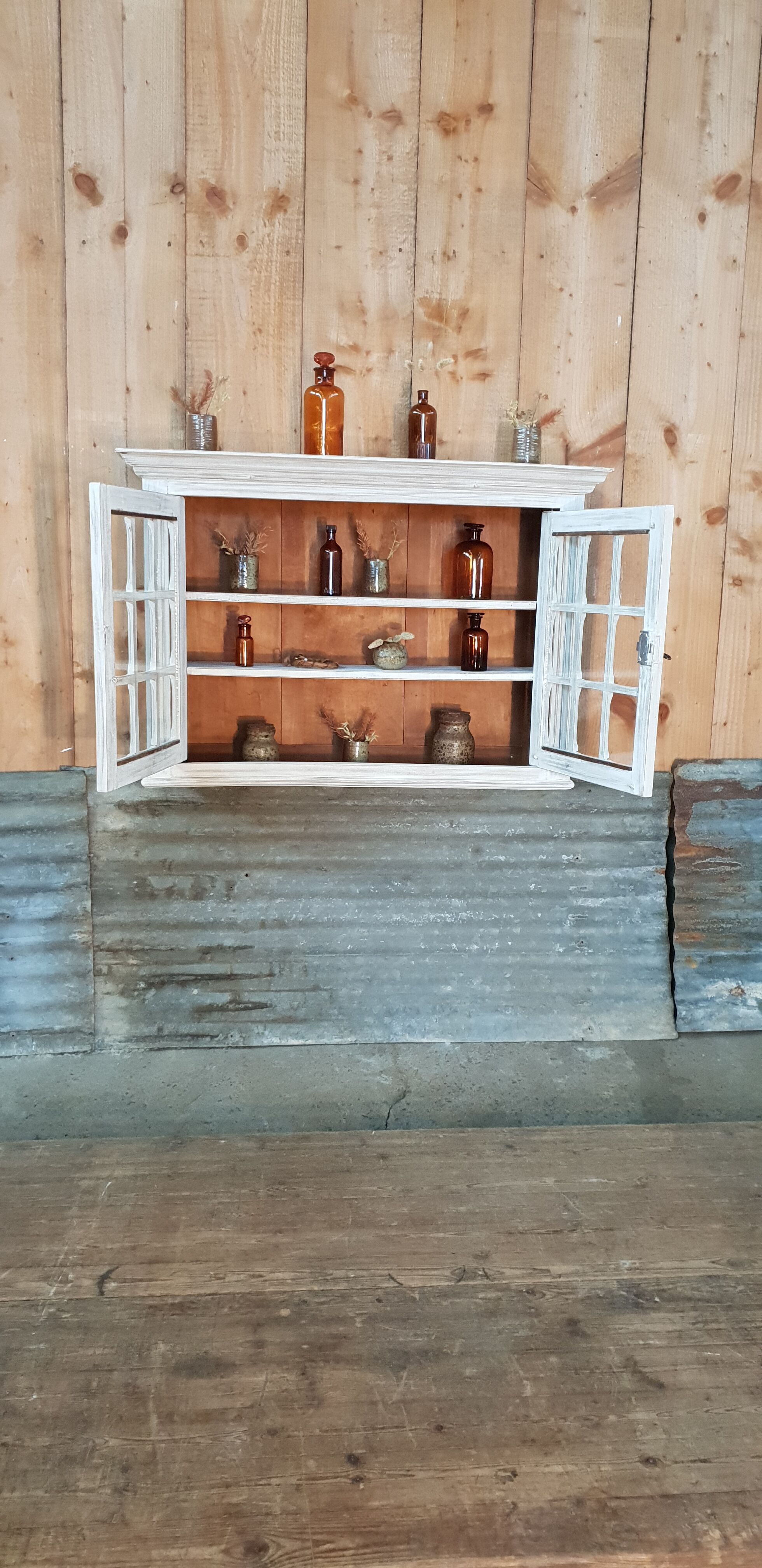 Showcase furniture to hang