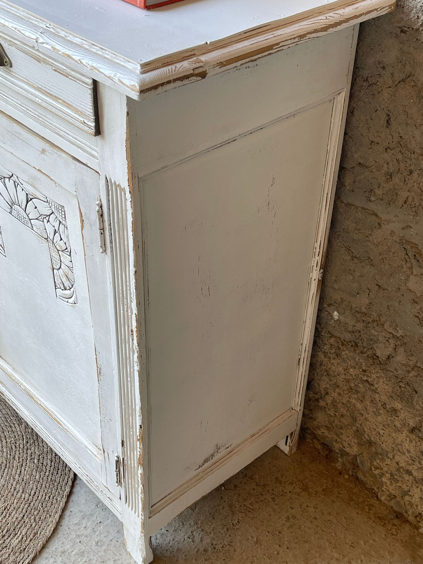 Buffet painted
