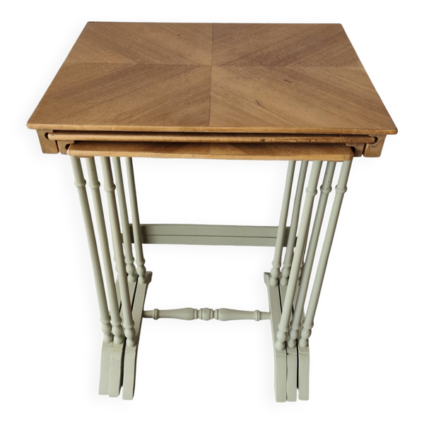 Tables gigognes