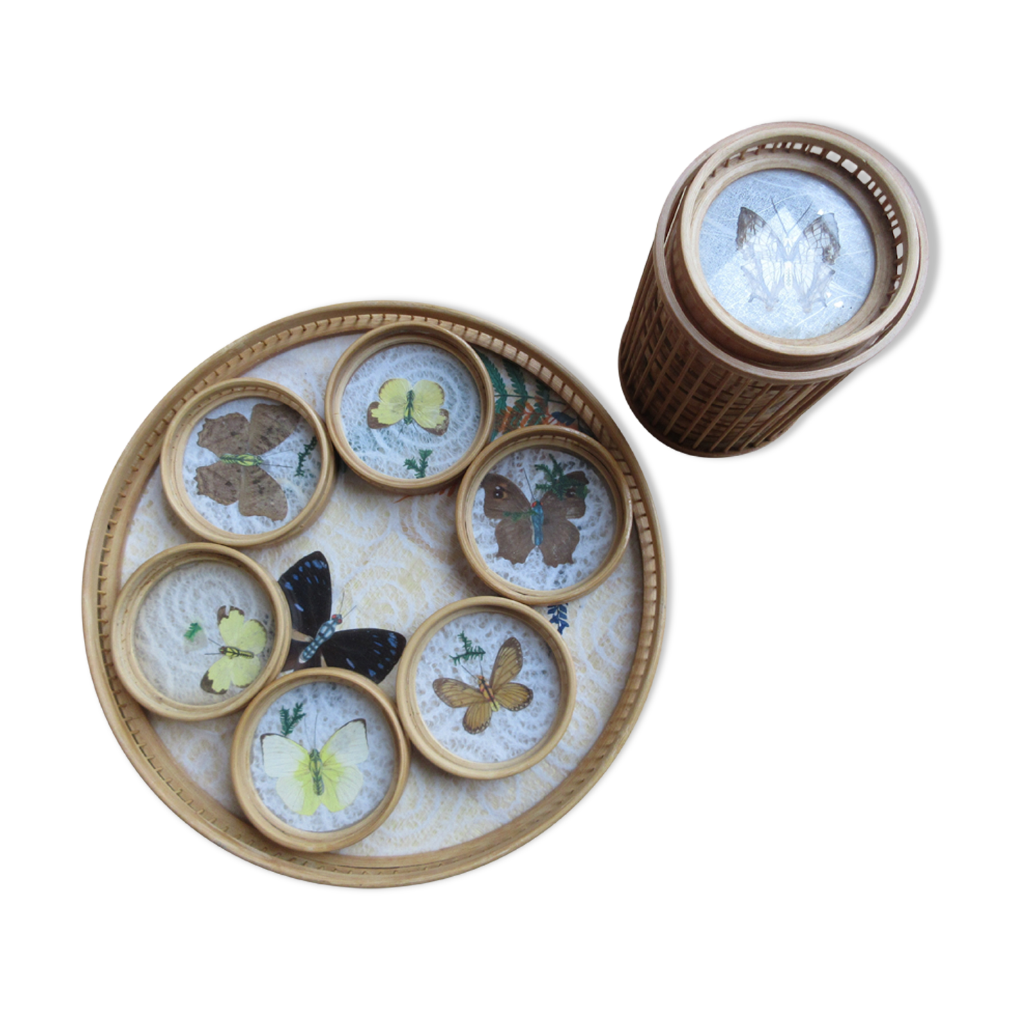 Plateau and 13 vintage butterfly and rattan coasters to be diverted into decorative elements