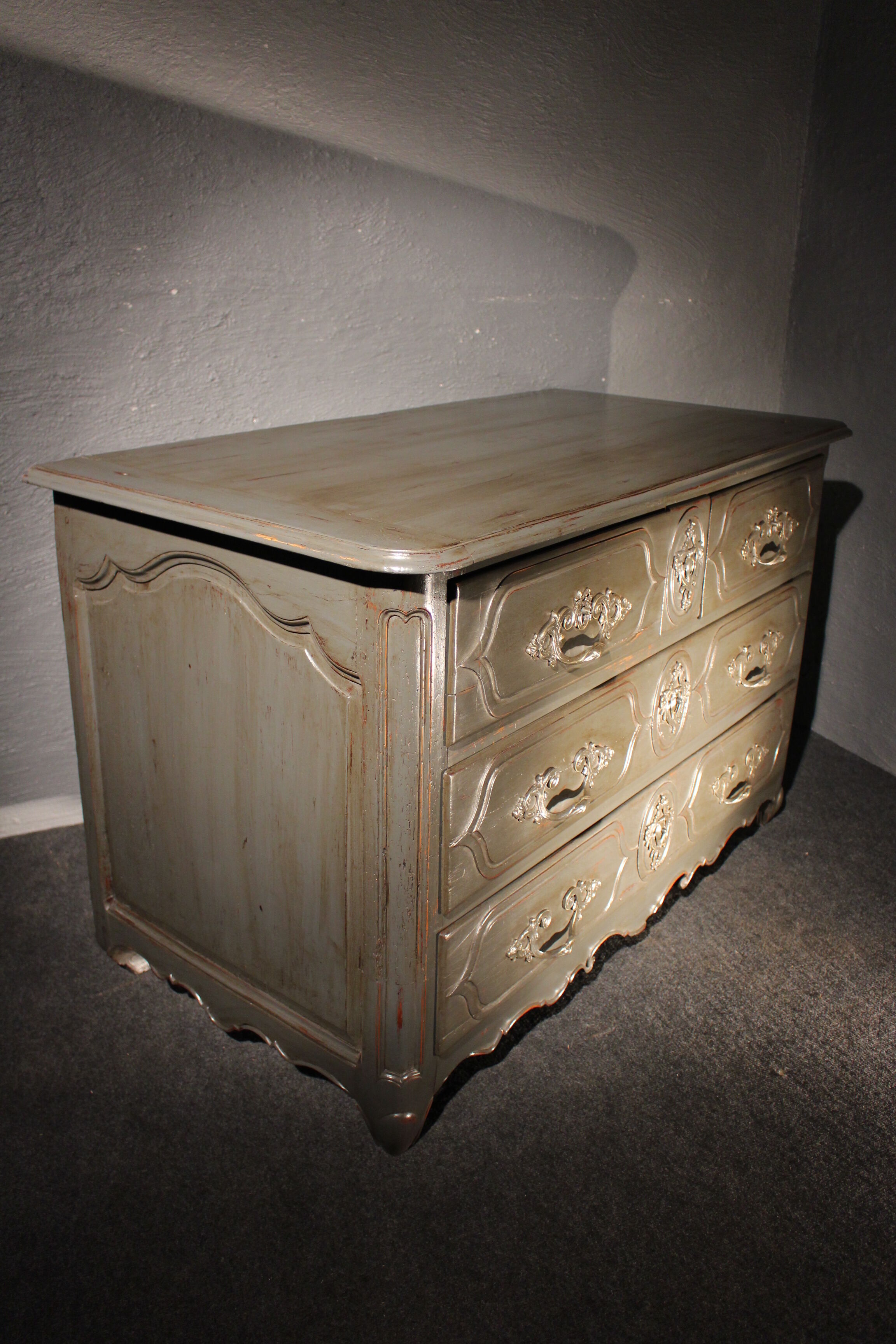 Painted chest of drawers eighteenth century