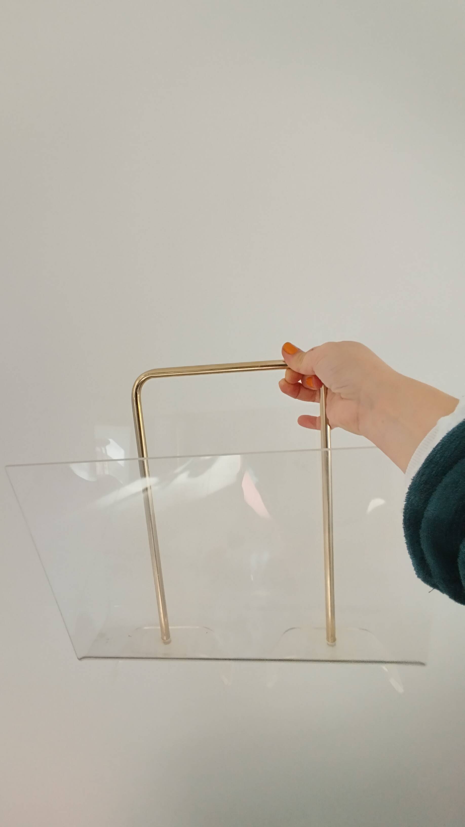 Acrylic magazine rack