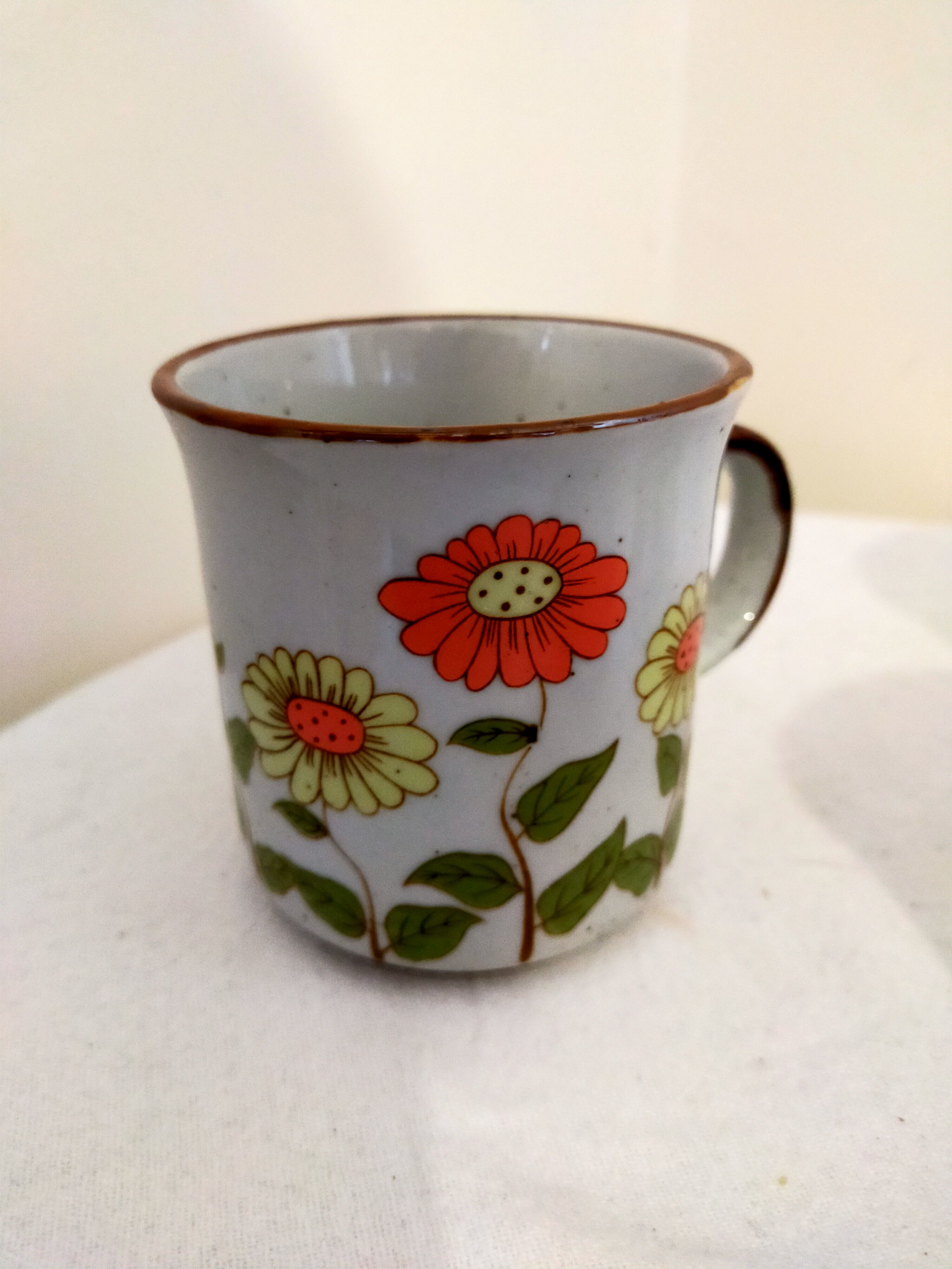 Set three flowered sandstone mugs