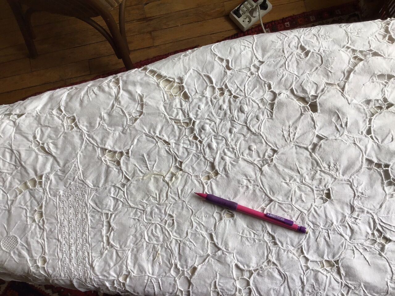 Embroidered tablecloth 1m60x2m60