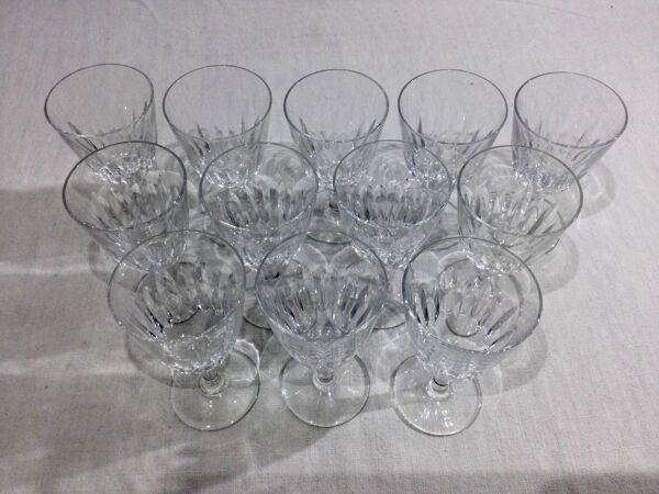 Baccarat – 12 verres à vin rouge En Cristal De Baccarat Modèle Casino