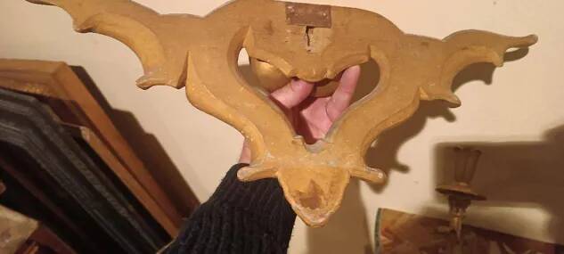 Paire de appliques murales antiques en bois doré du 19ème siècle.