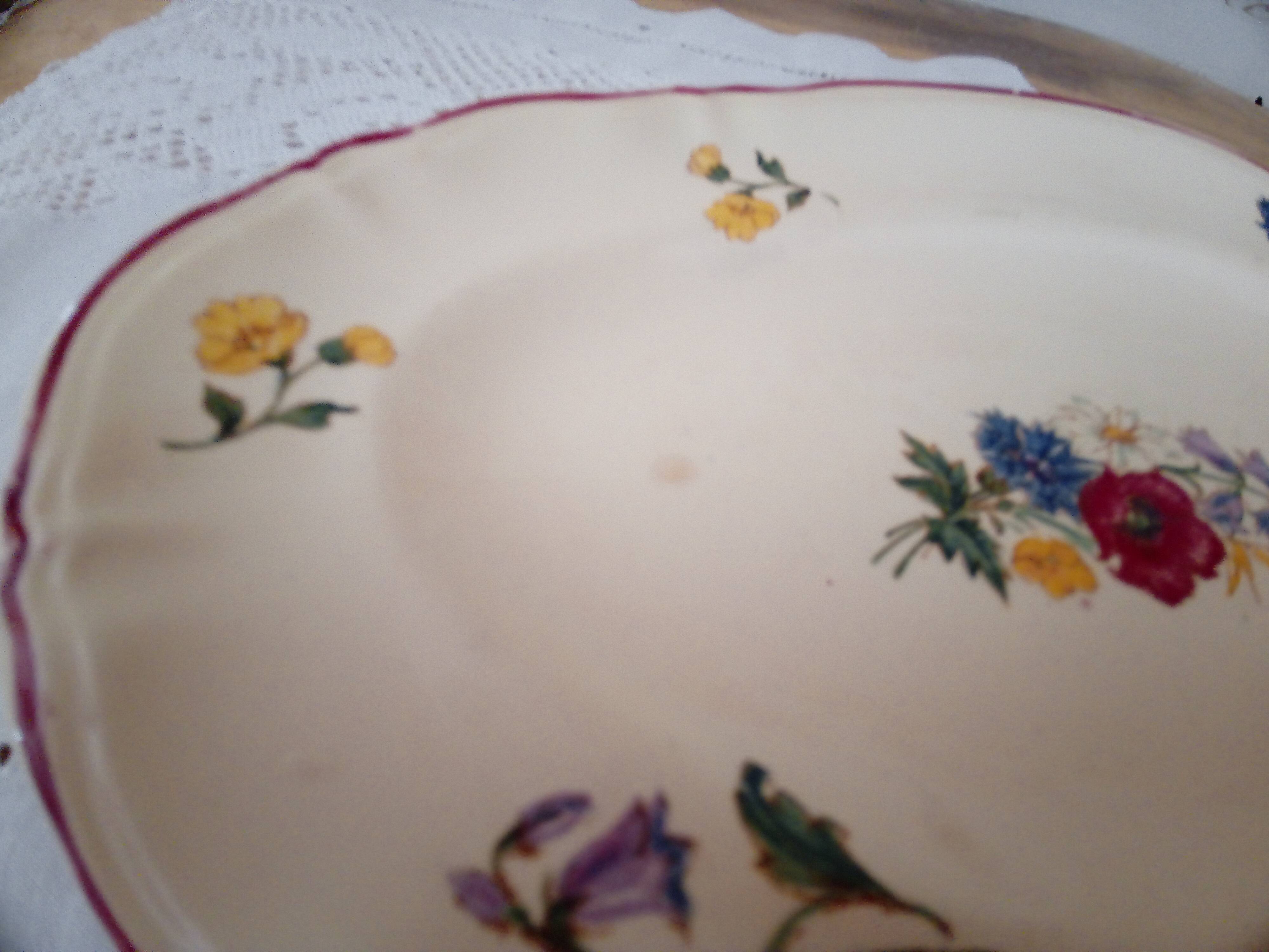 Oval dish, ravine Digoin Sarreguemines model Agreste deep red edar floral decoration