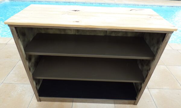 Meuble bas industriel en métal  passe partout avec dessus bois