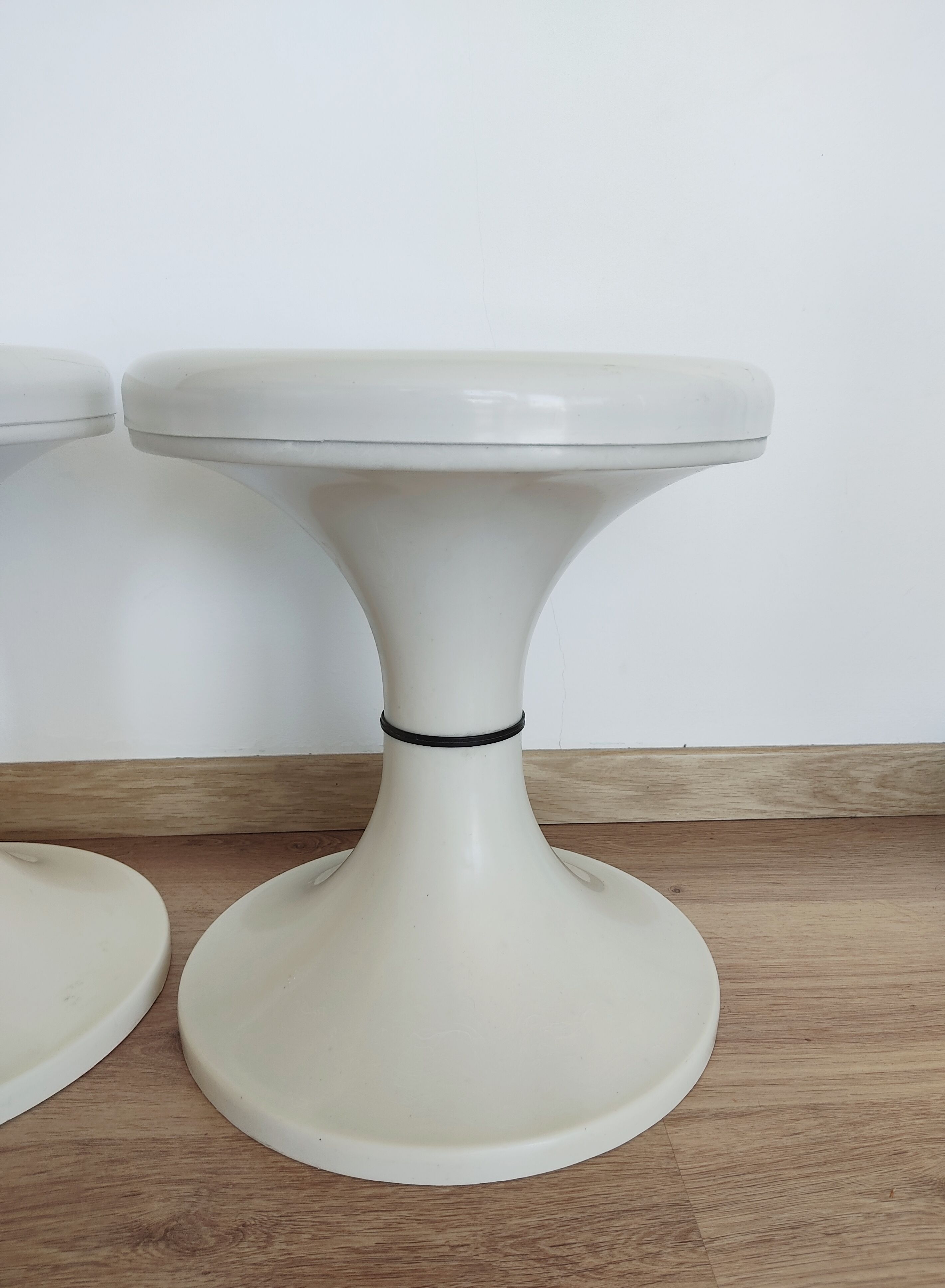 Set of 3 white tam tam stools