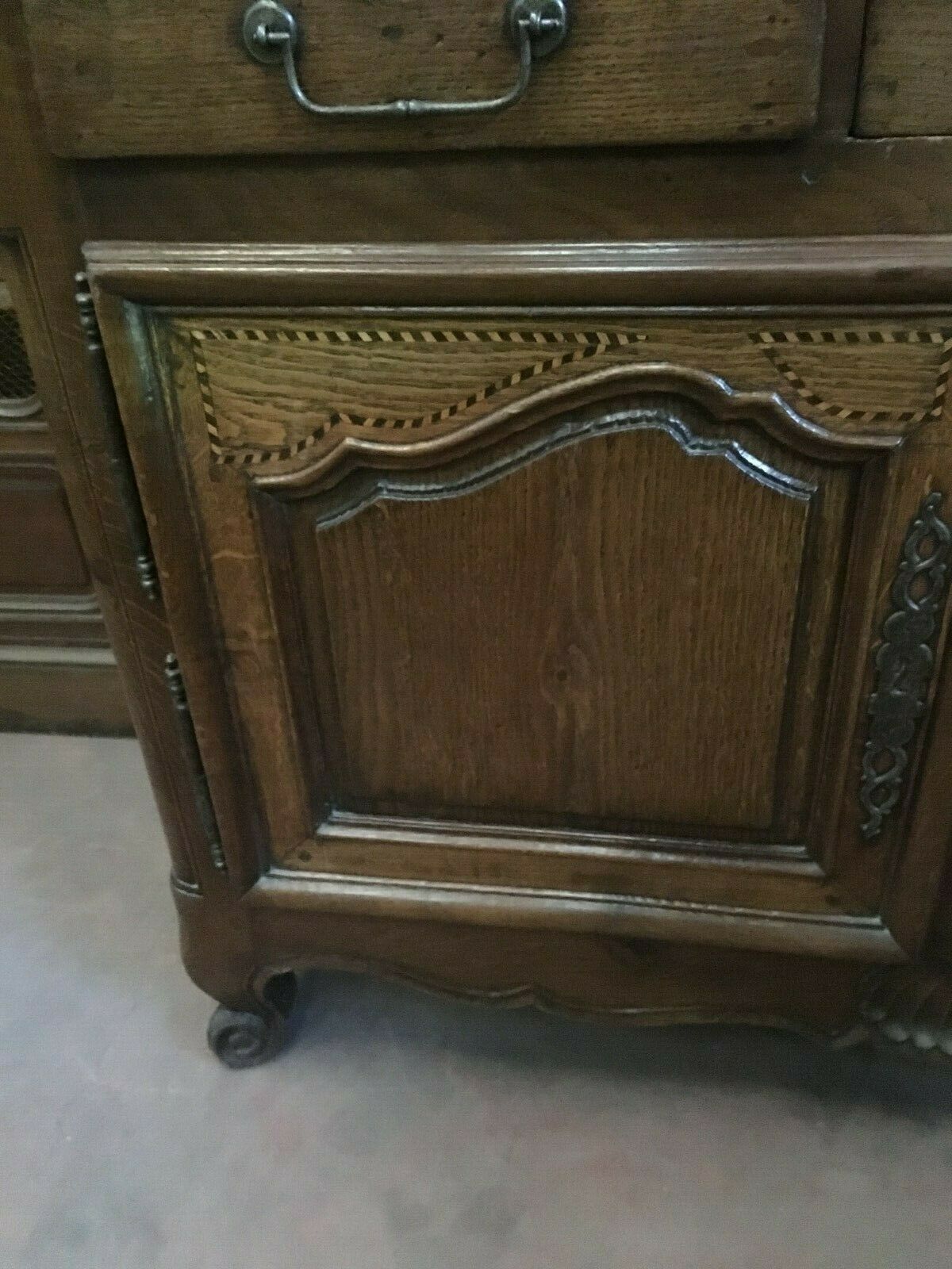 Buffet in solid oak 2 body in oak marked with light wood