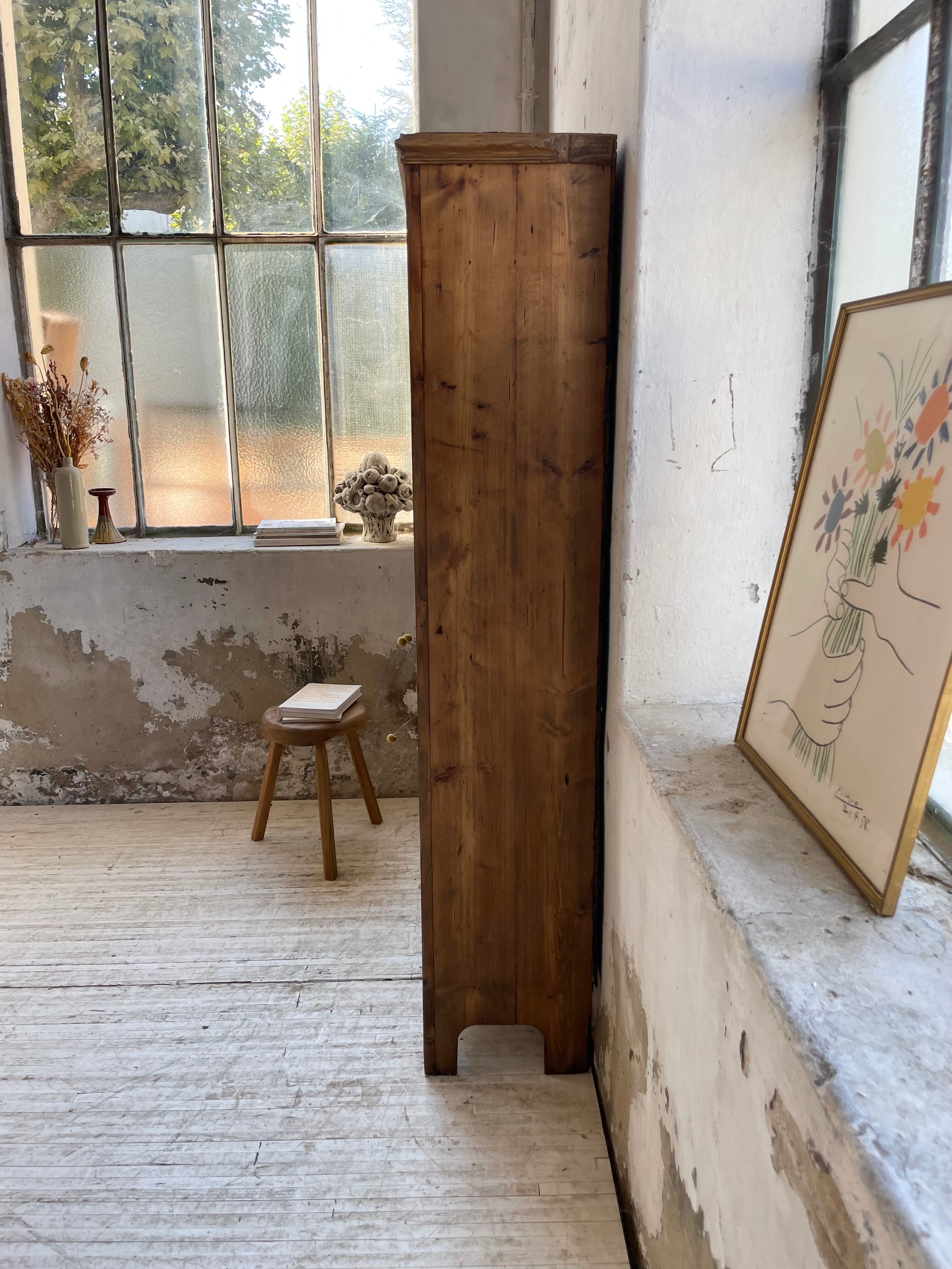 Library bonnetière pine