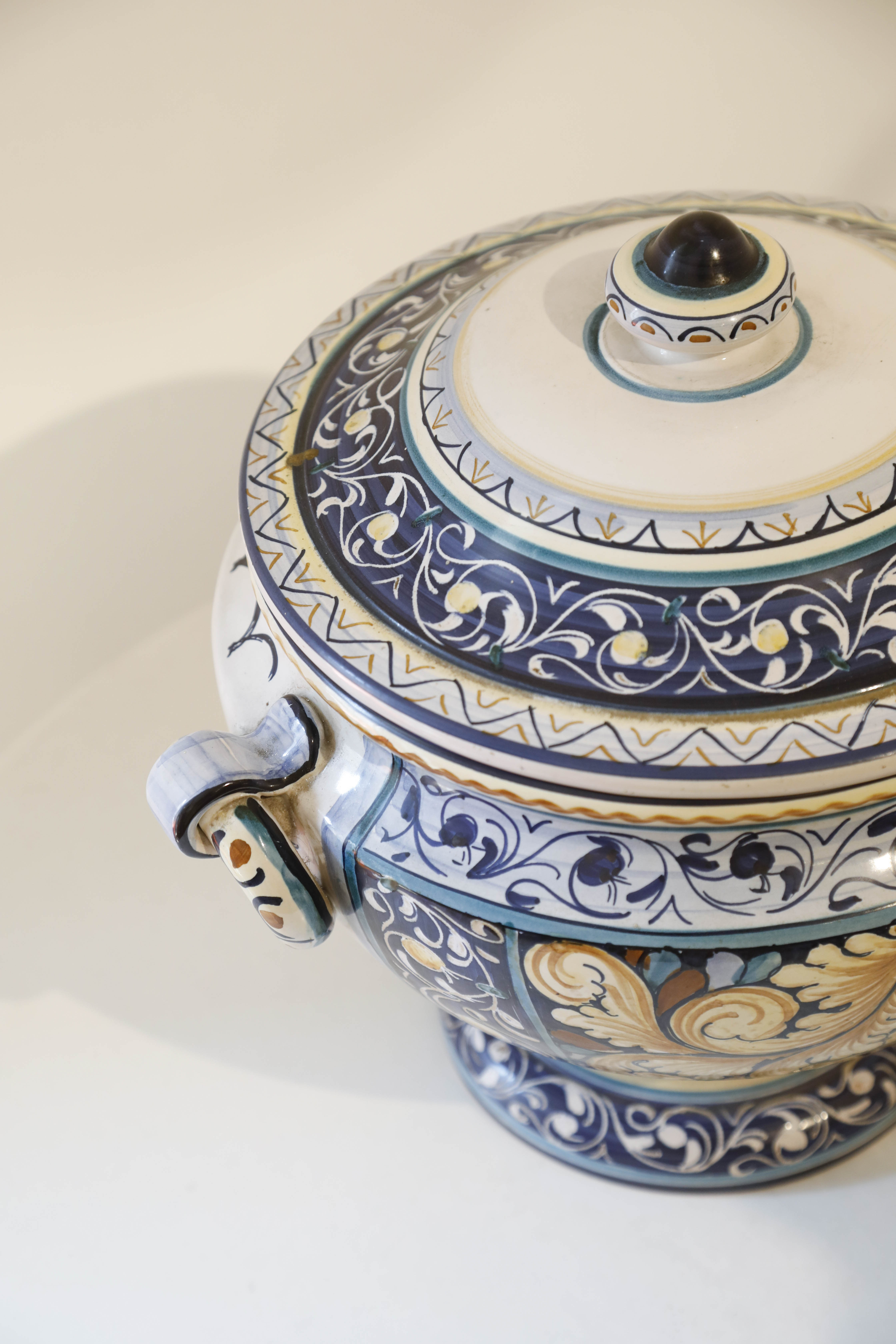 Italian ceramic soup maker Saca Castelli
