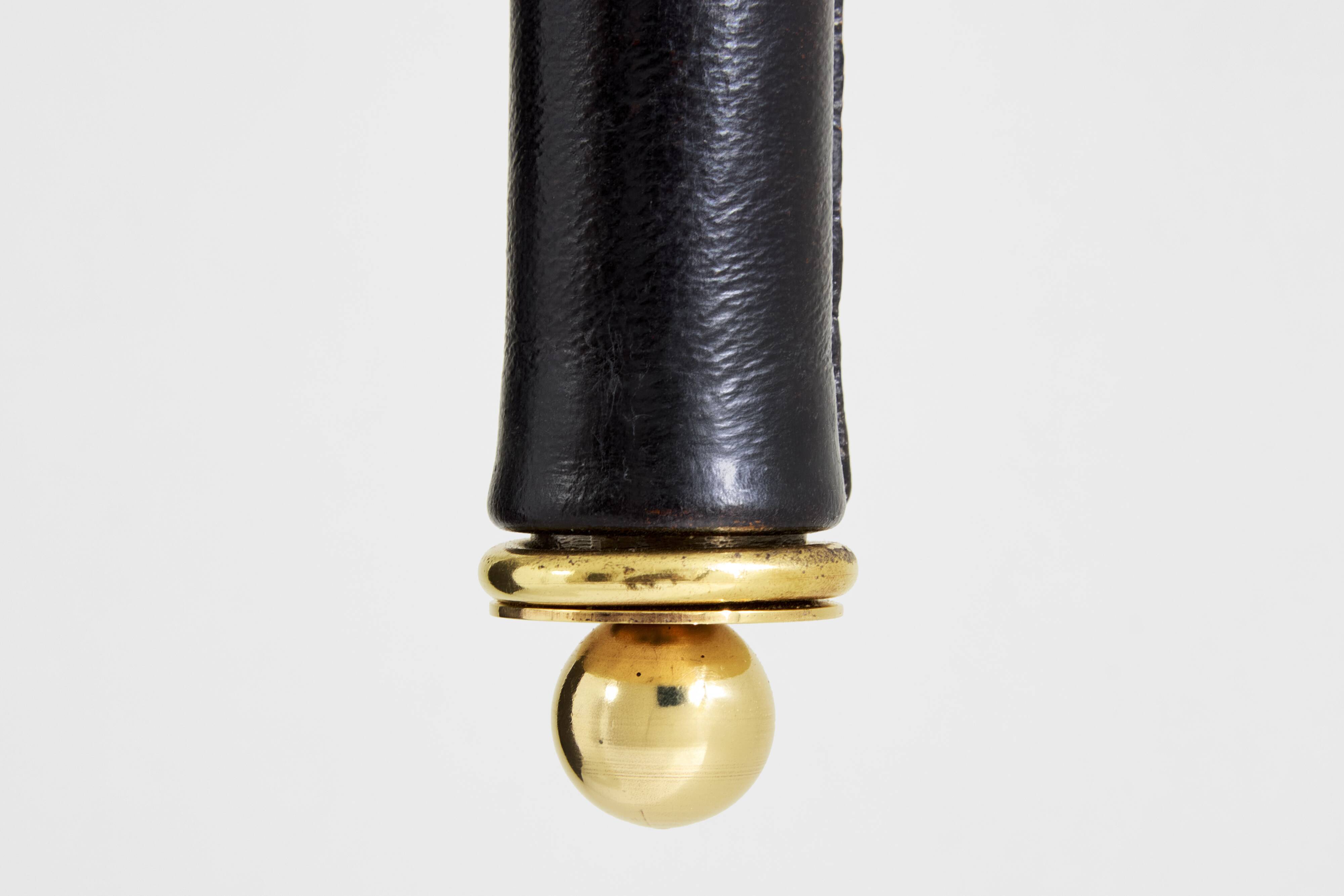 paire d’appliques cuir noir fer forgé et laiton 1950