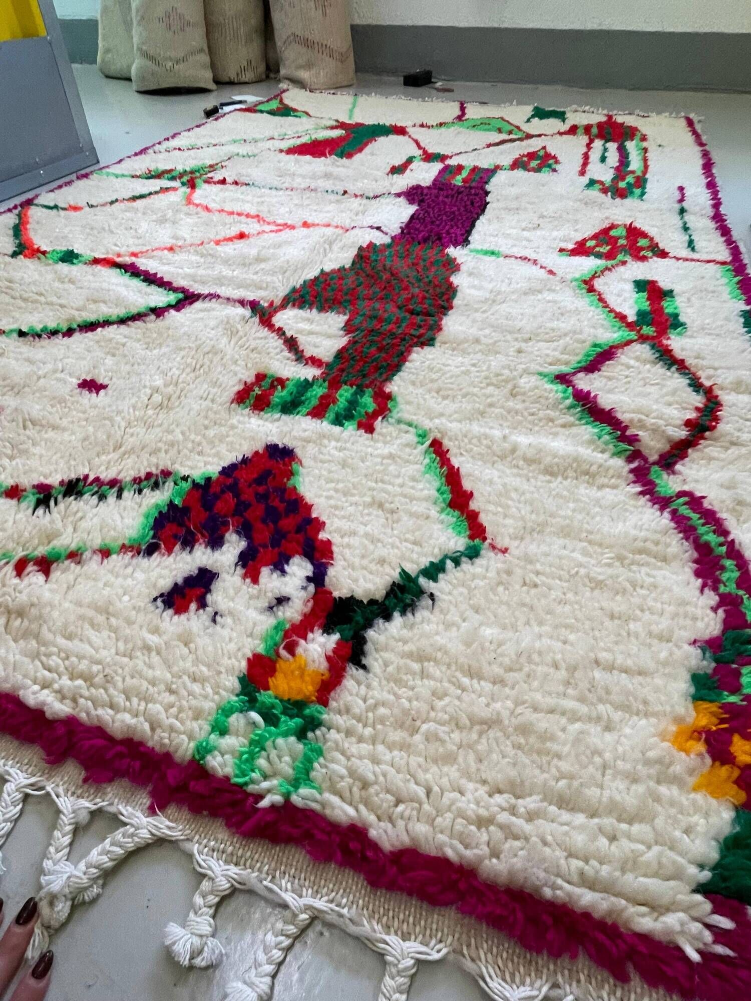 Moroccan Berber rug in cream wool, abstract patterns - 263x160 cm
