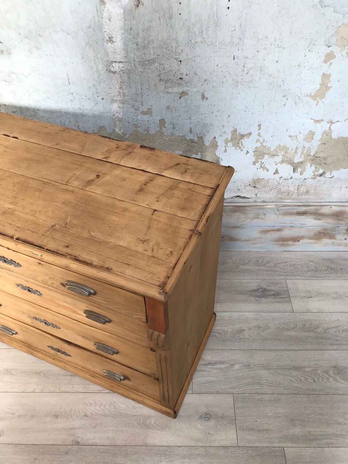 Pine dresser