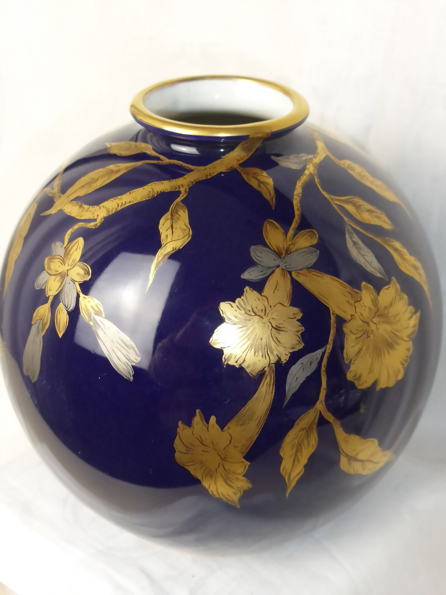 Vase in Limoges porcelain midnight blue signed Chaufriasse-Diam. 20cm