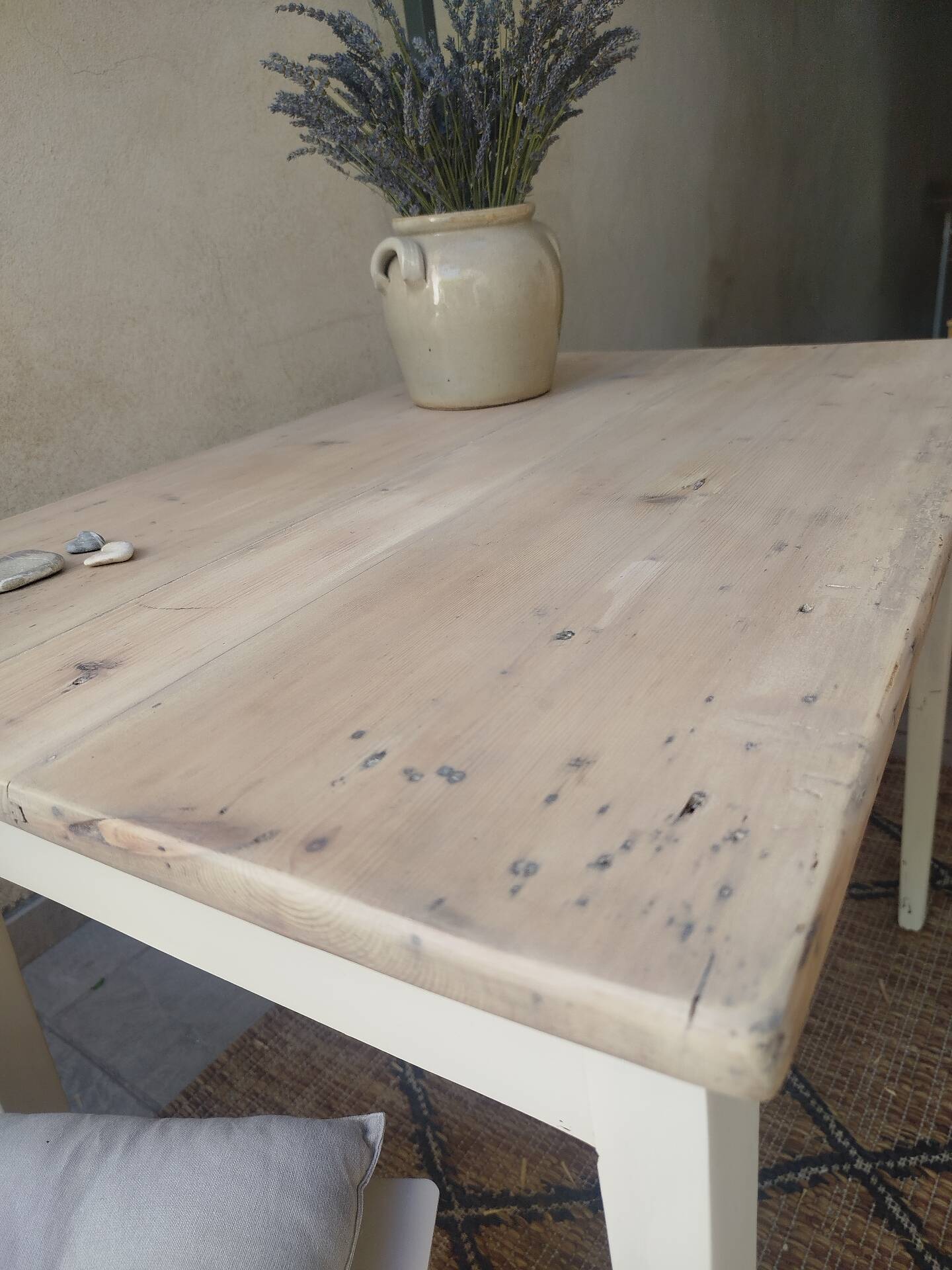 Petite table en sapin