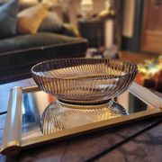 Coupe en verre fumé motif rayonnant en relief — années 70