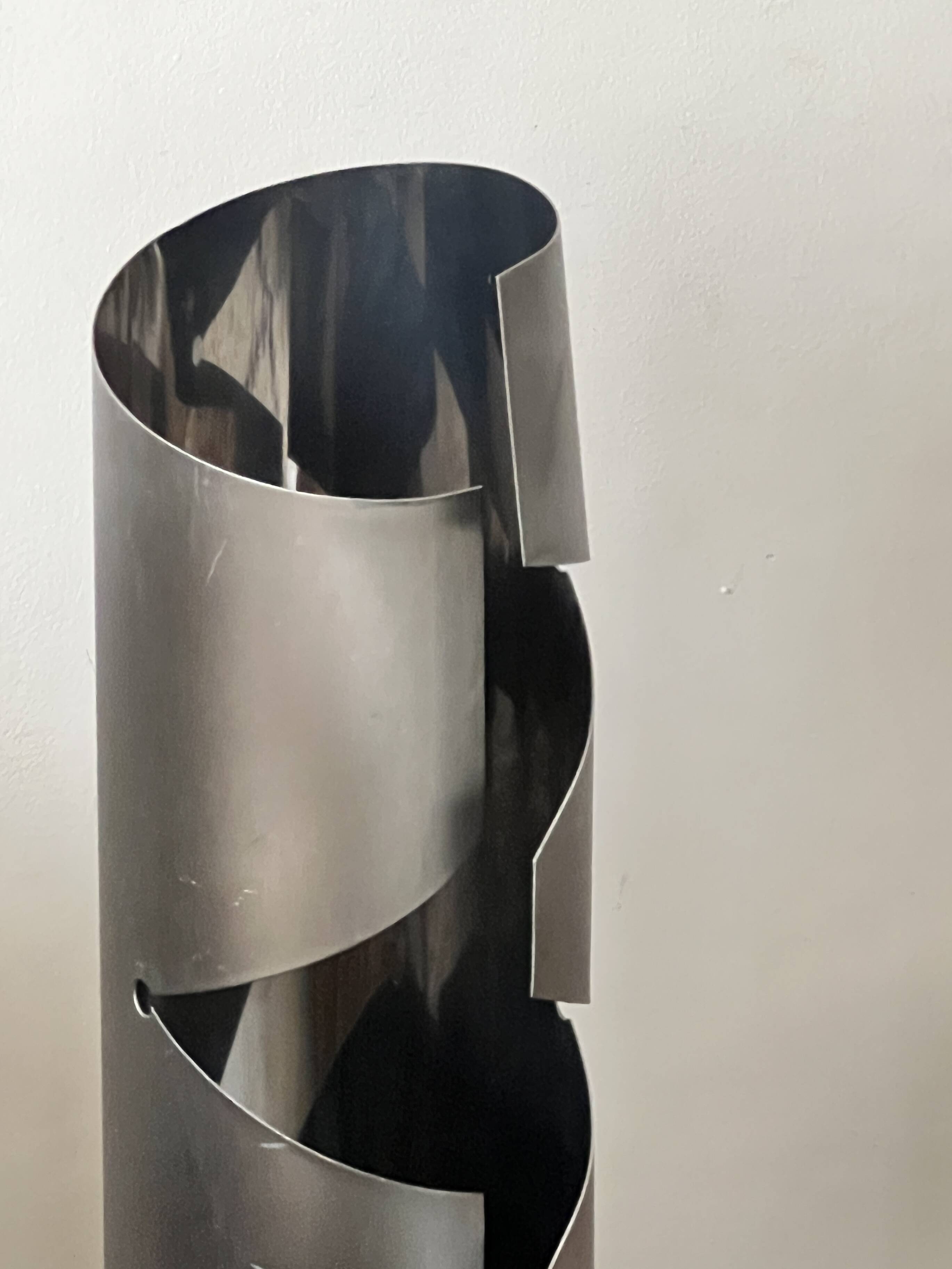 Grande lampe sculptural en métal chormé et brossé, design 1970