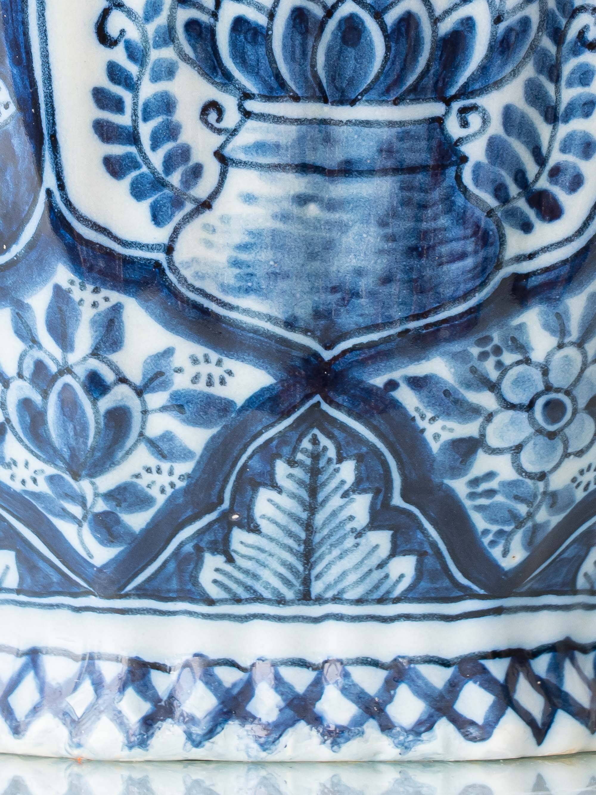 Vintage table lamp in blue and white ceramic from Delft, signed Makkum, hand-painted, 1950s