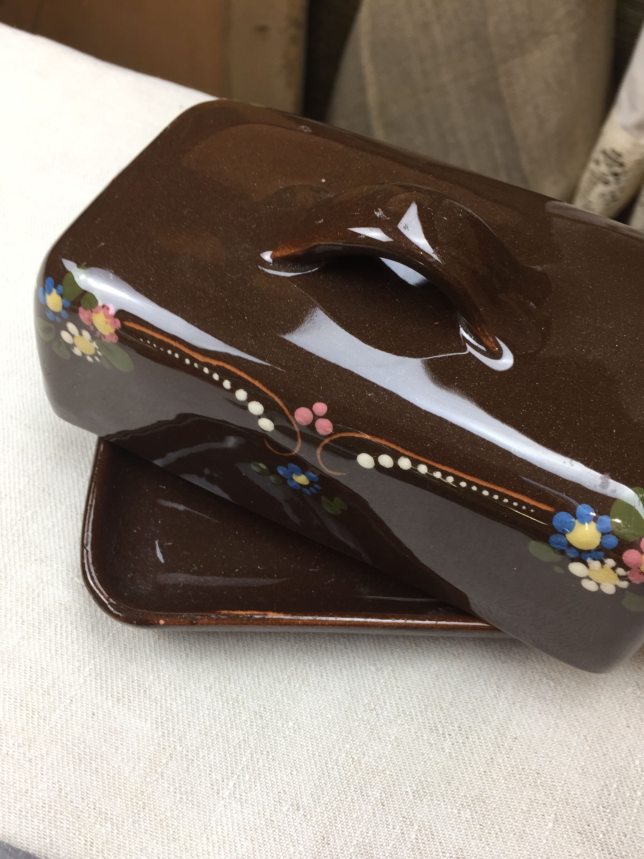 Beurrier artisanal en terre émaillée