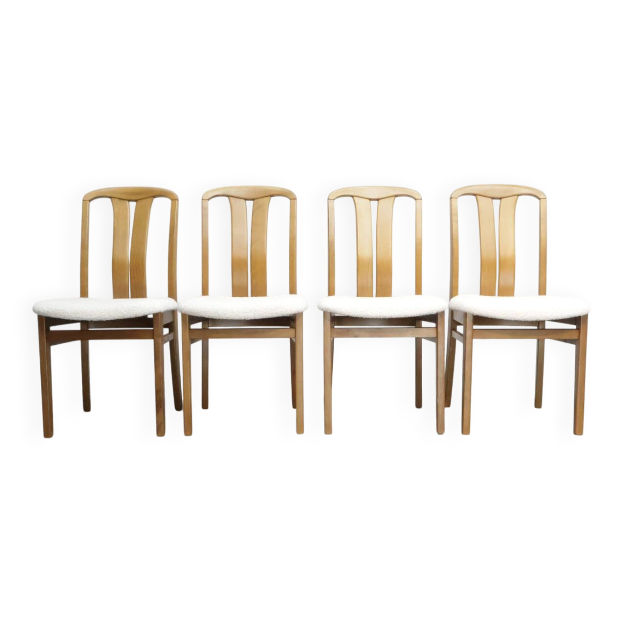 Vintage eetkamerstoelen met nieuwe stoffering in Boucle