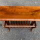 Table d'appoint porte-revues vintage en bois — Bout de canapé