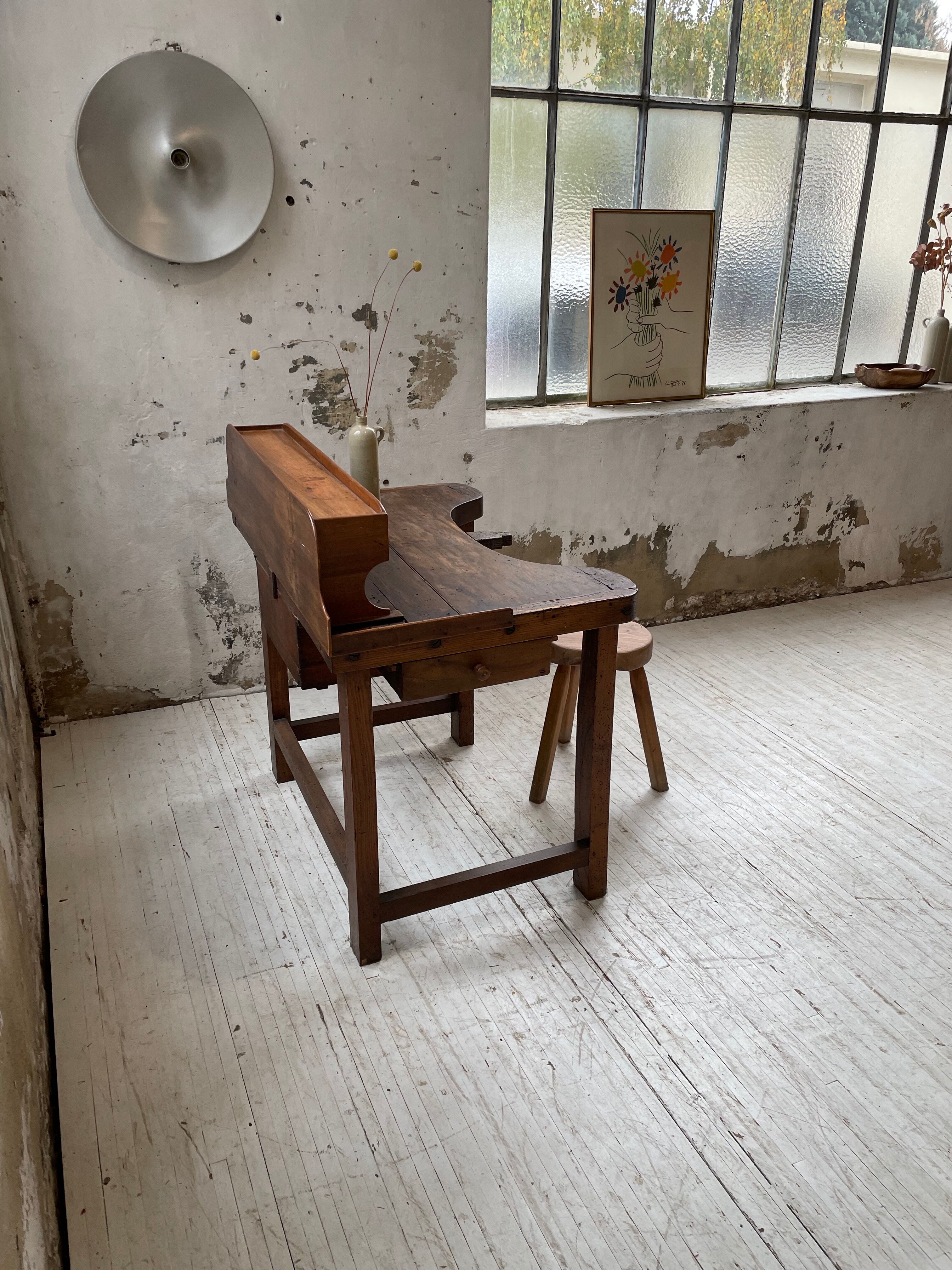 Establishment of jeweler XIXth oak