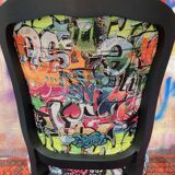 Street art noire chair