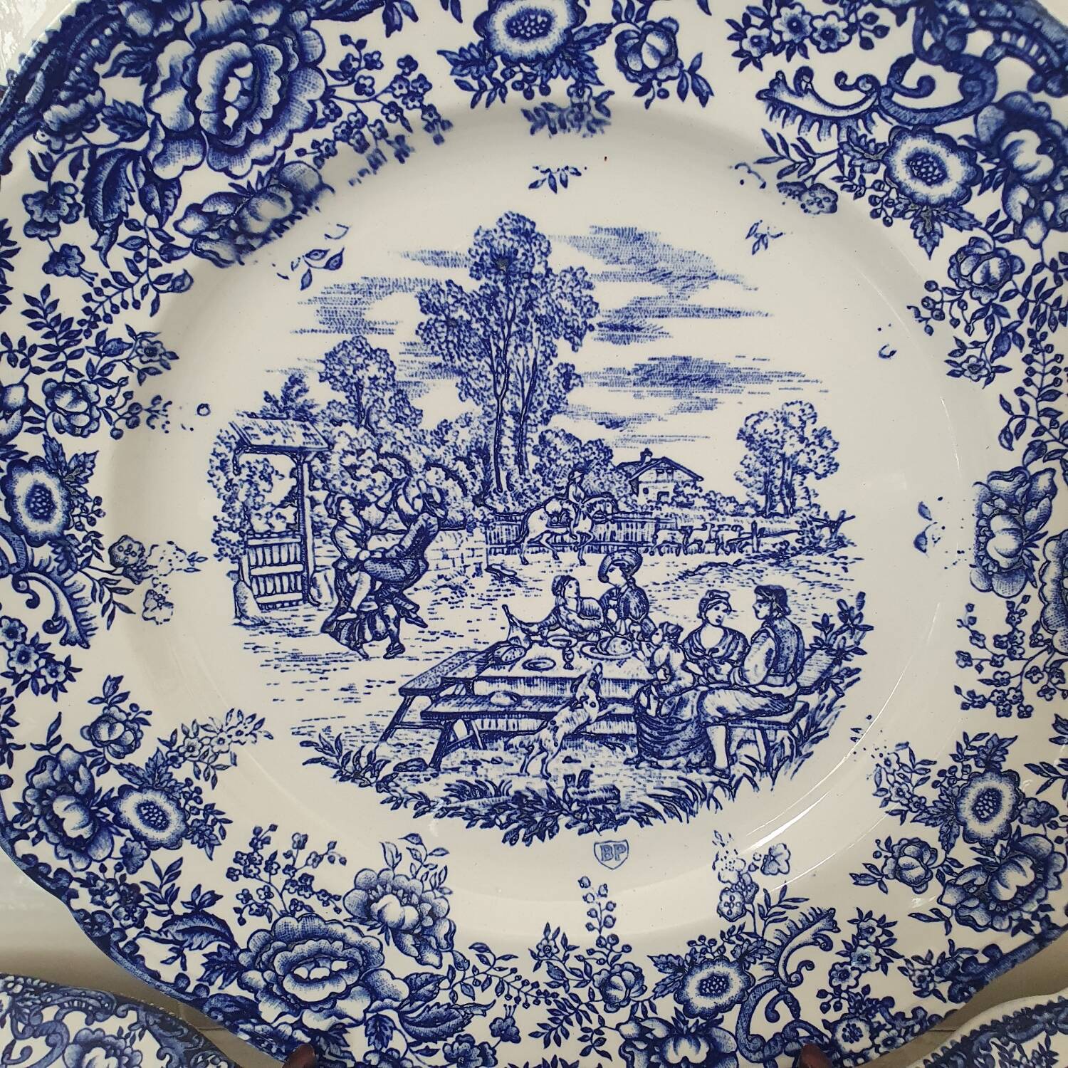 6 earthenware plates with floral and pastoral scene motifs