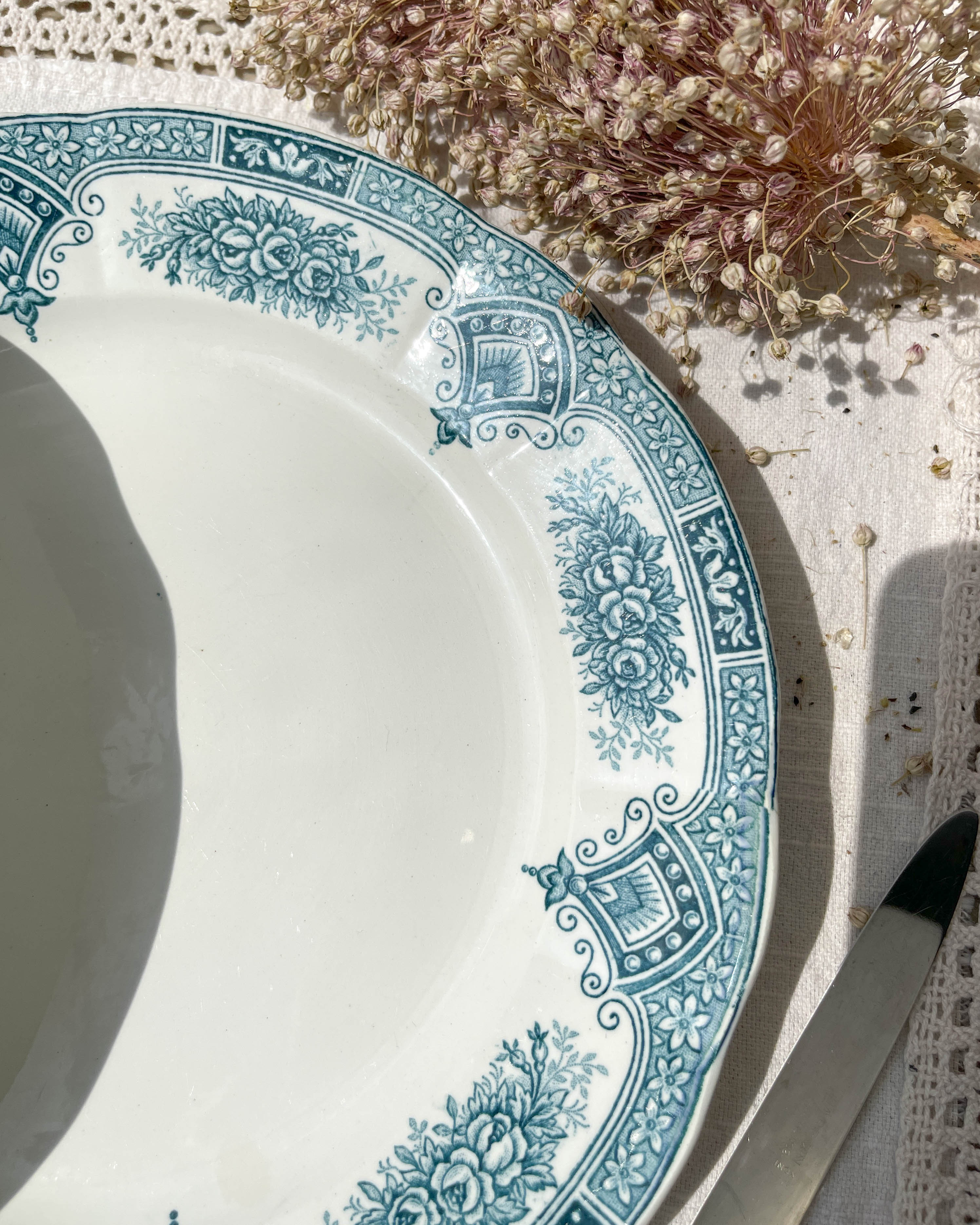 6 vintage flat plates iron earth onnaing model "spring"