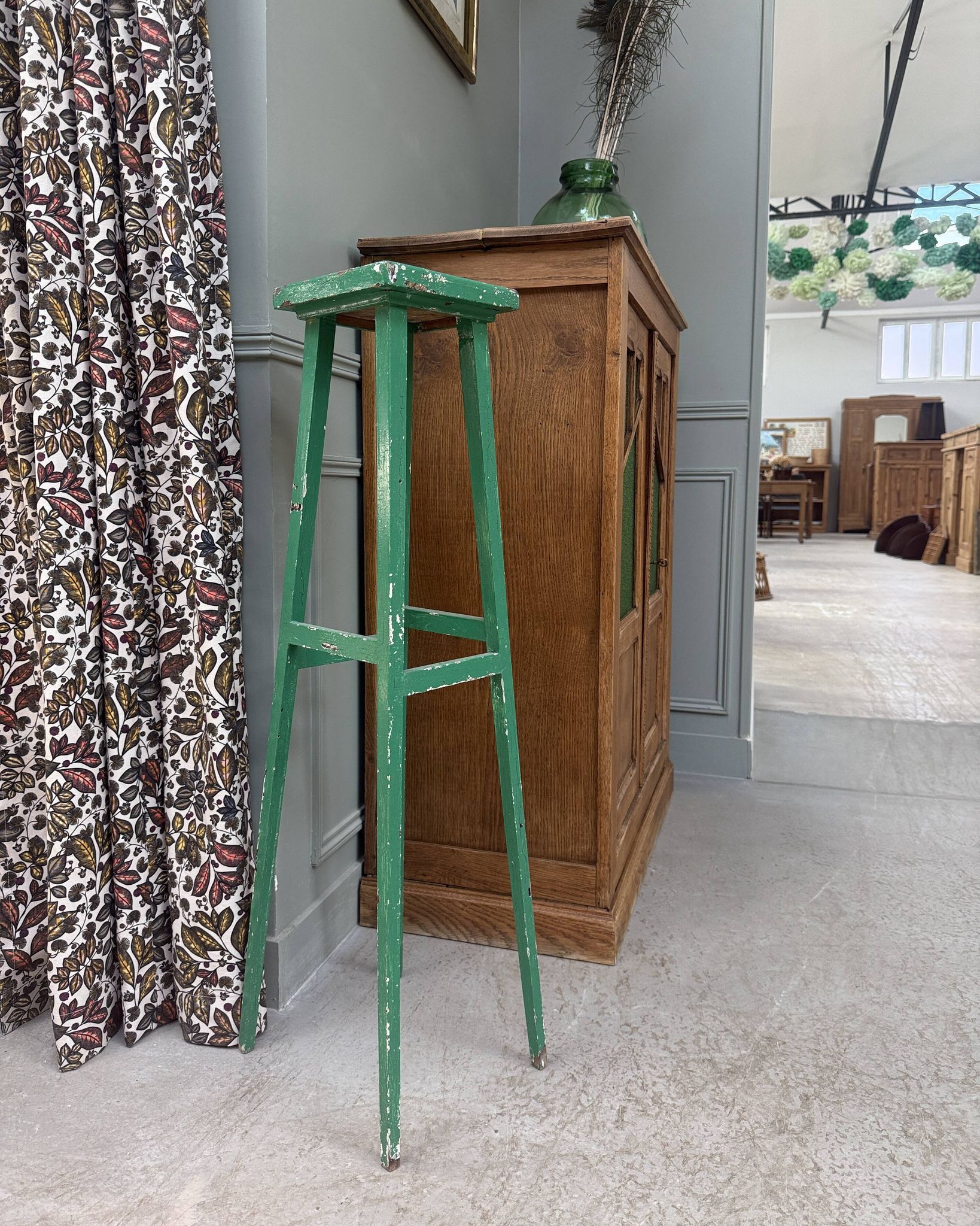 Sellette vintage en bois patine verte
