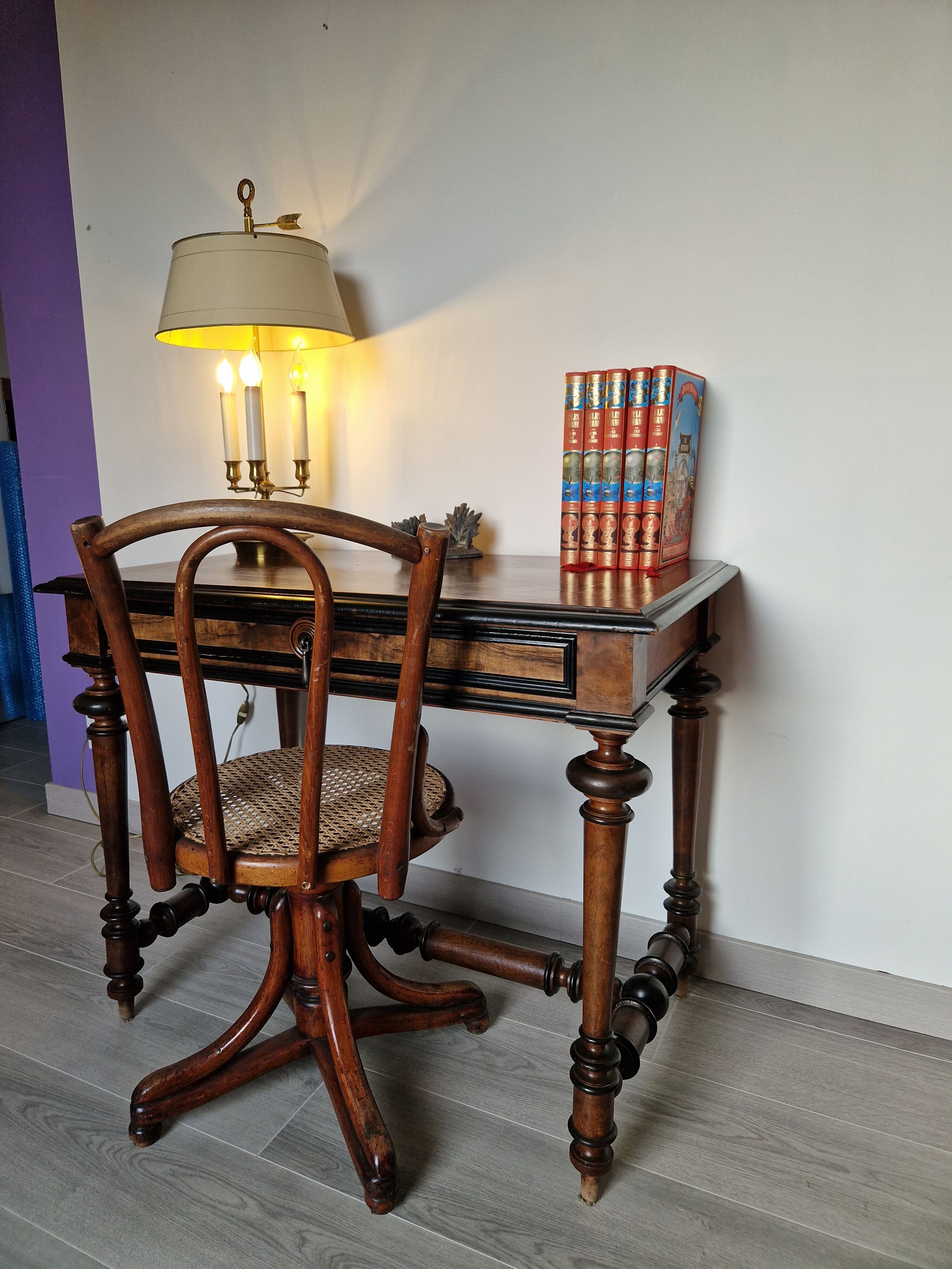 Napoleon nineteenth century desk in solid walnut and mahogany veneer
