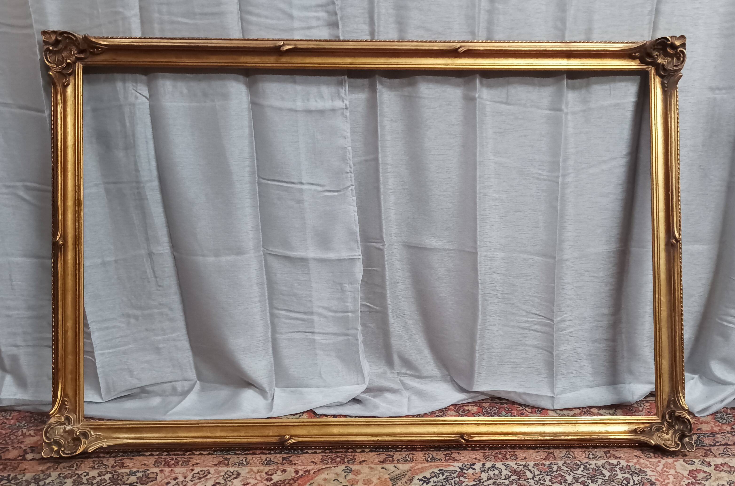 Old frame in wood and gilded stucco