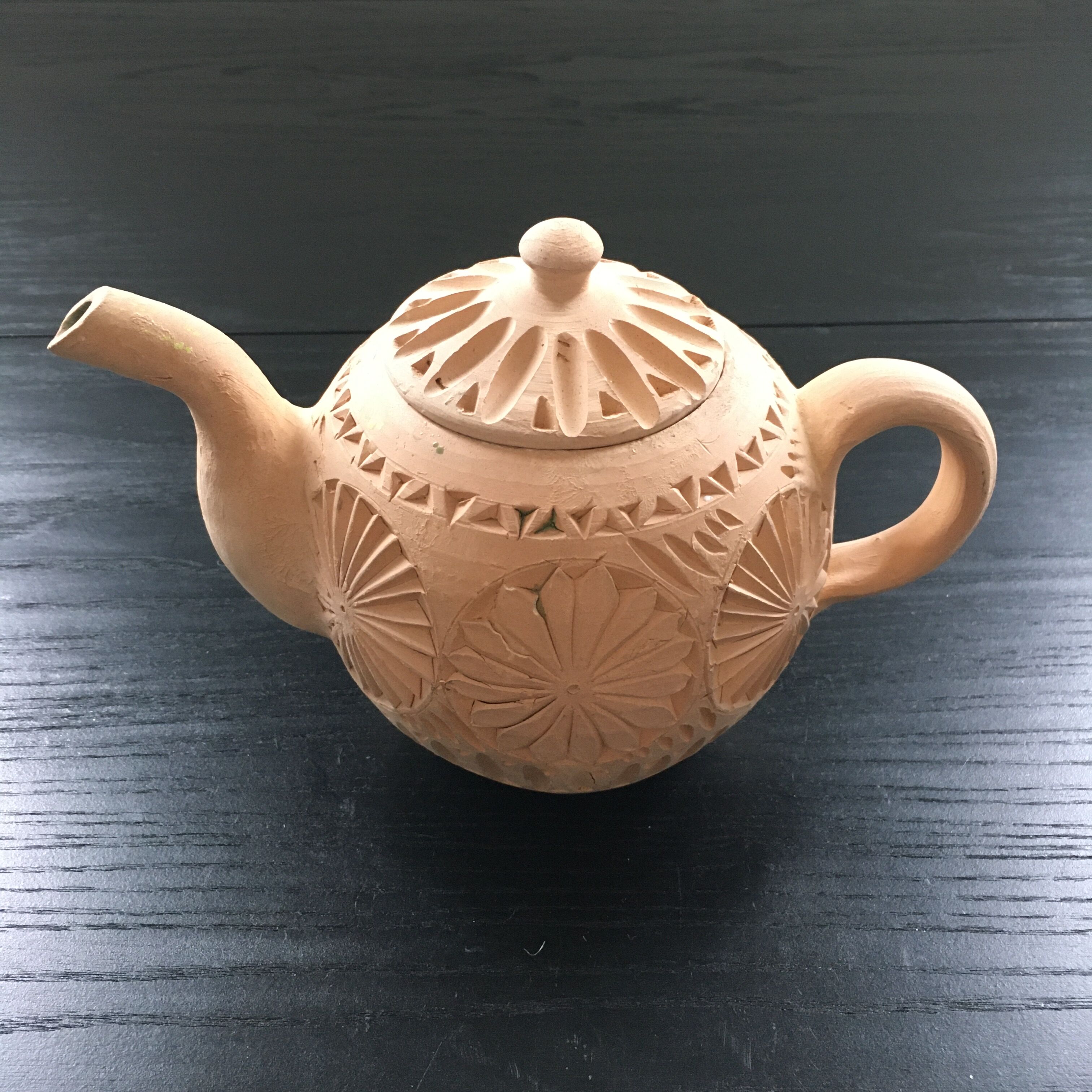 Ceramic teapot with glazed interior