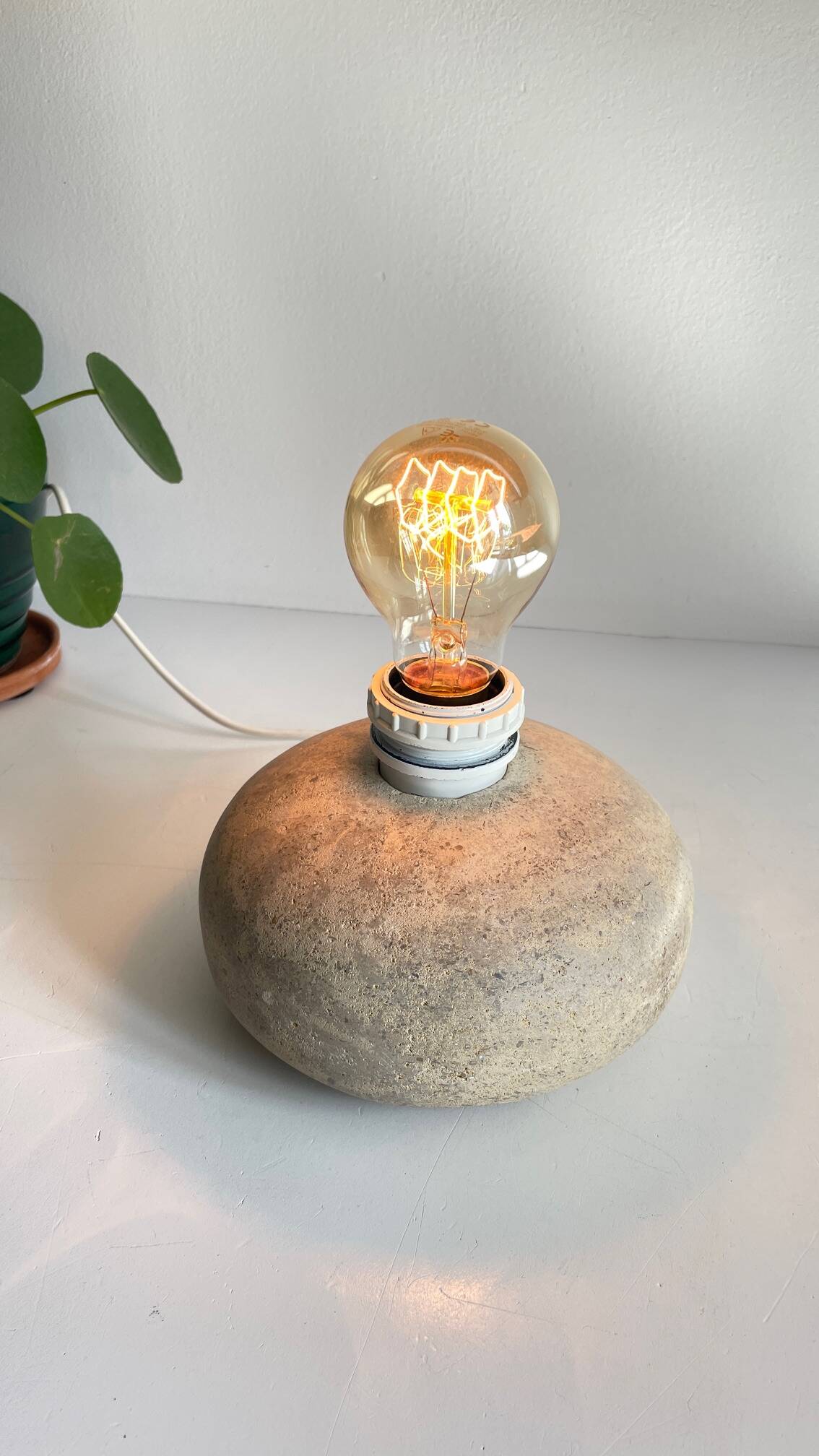 Vintage natural stone pebble lamp