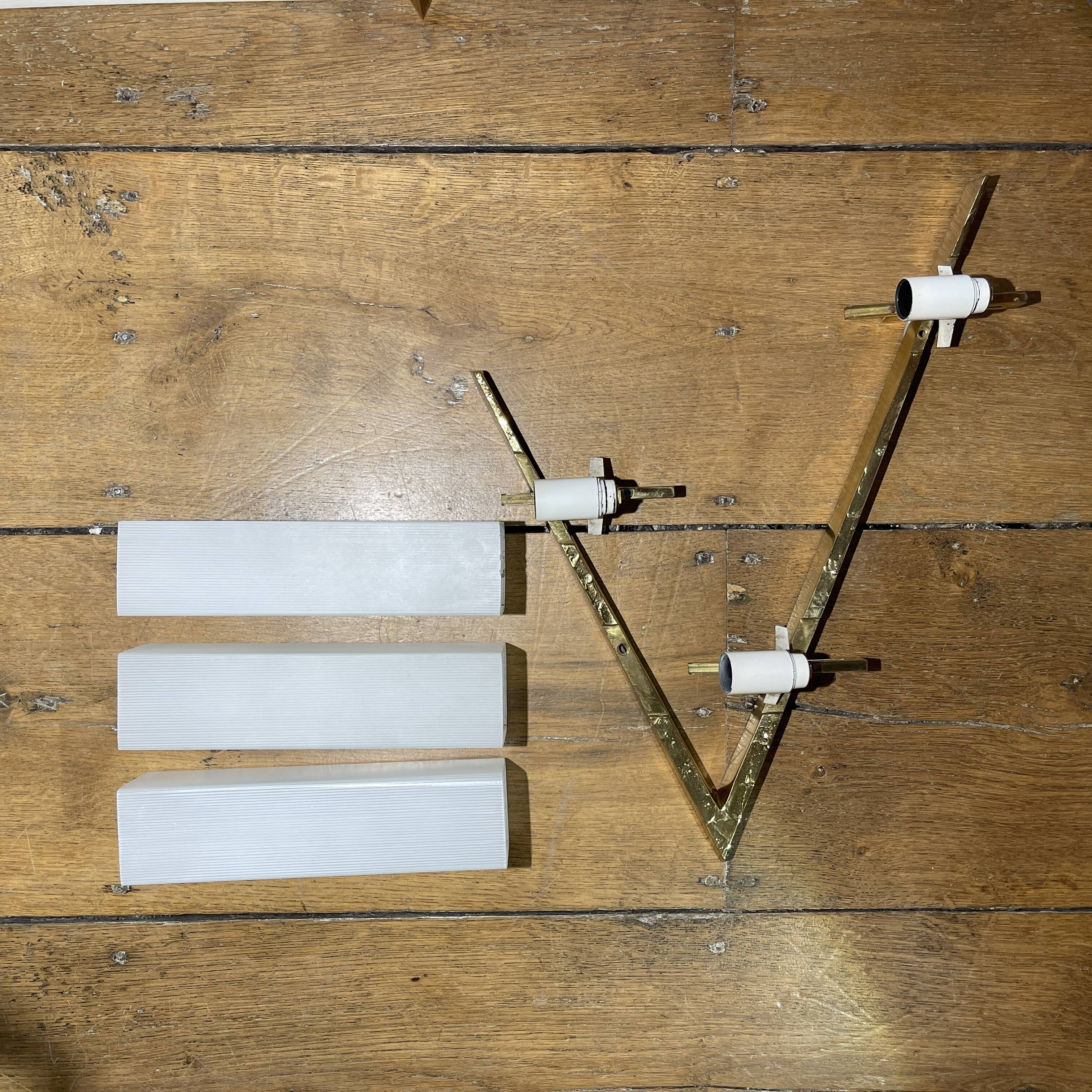 Pair of asymmetrical Hollywood Regency sconces, bronze - opaline glass, 70s