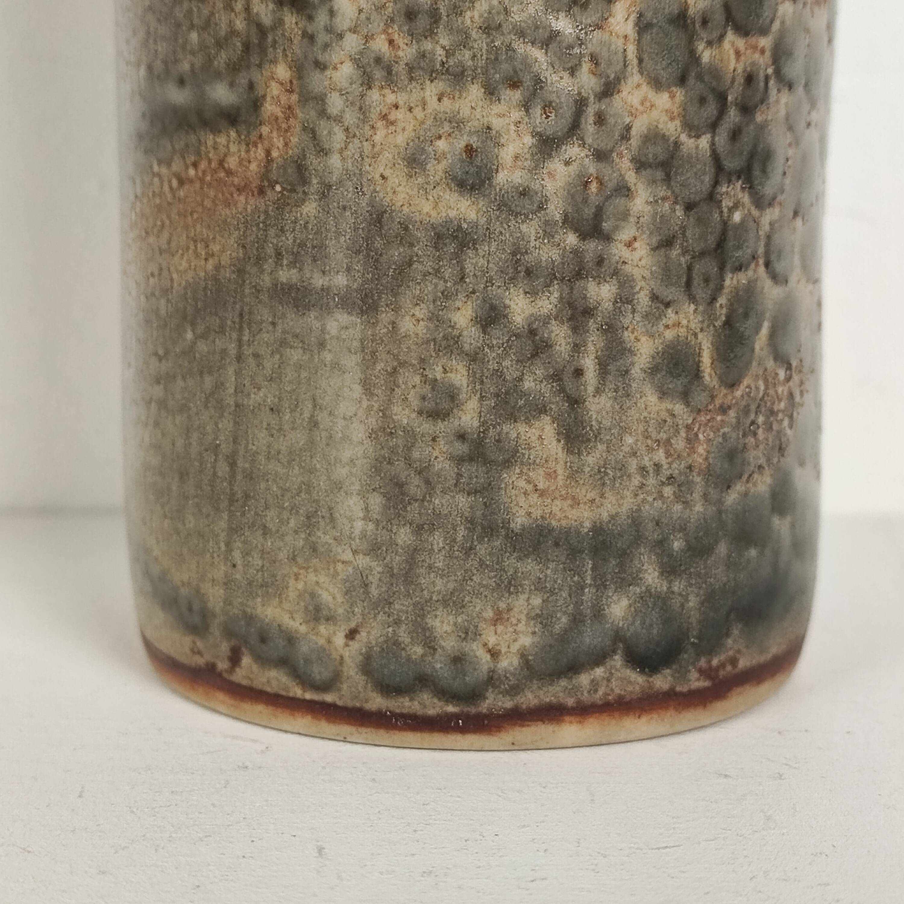 Ceramic roller vase