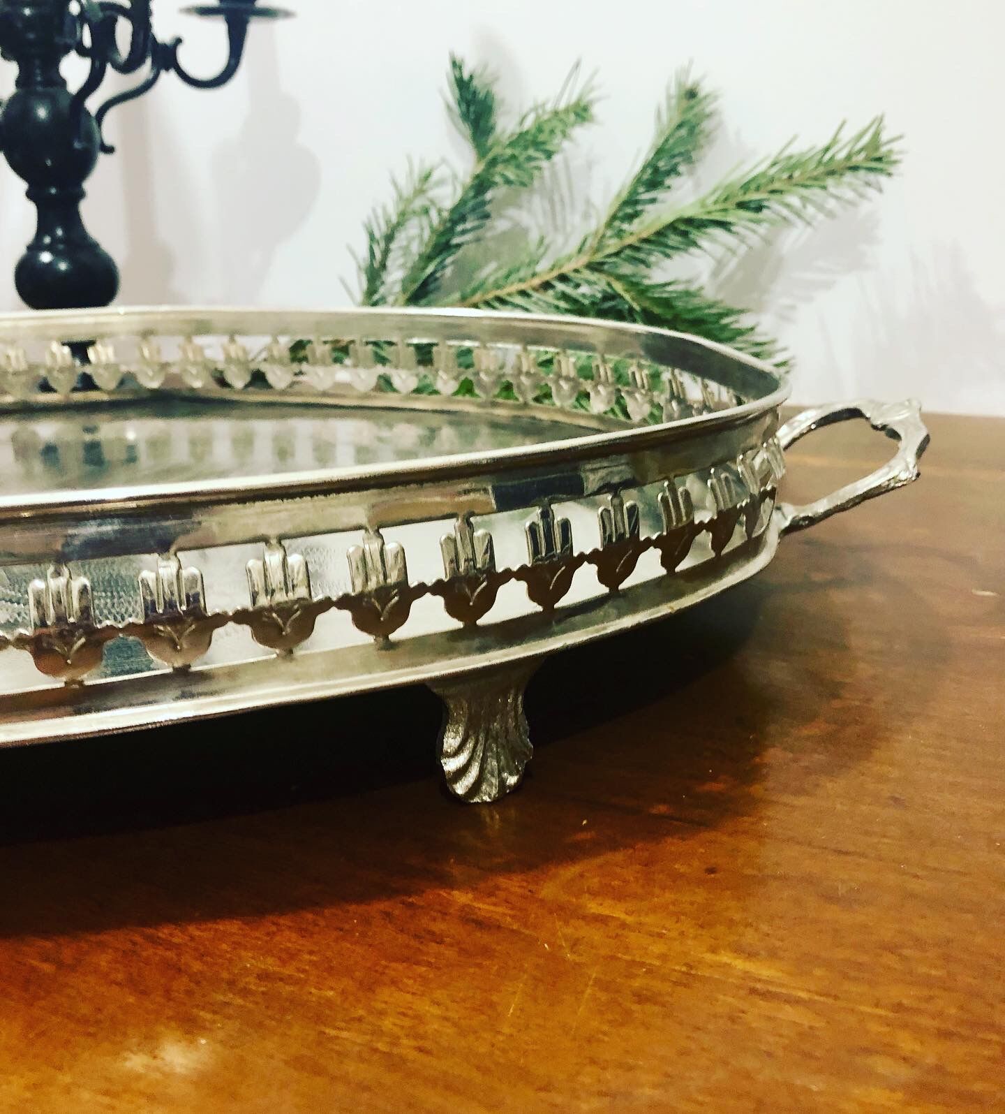 Oriental silver metal top