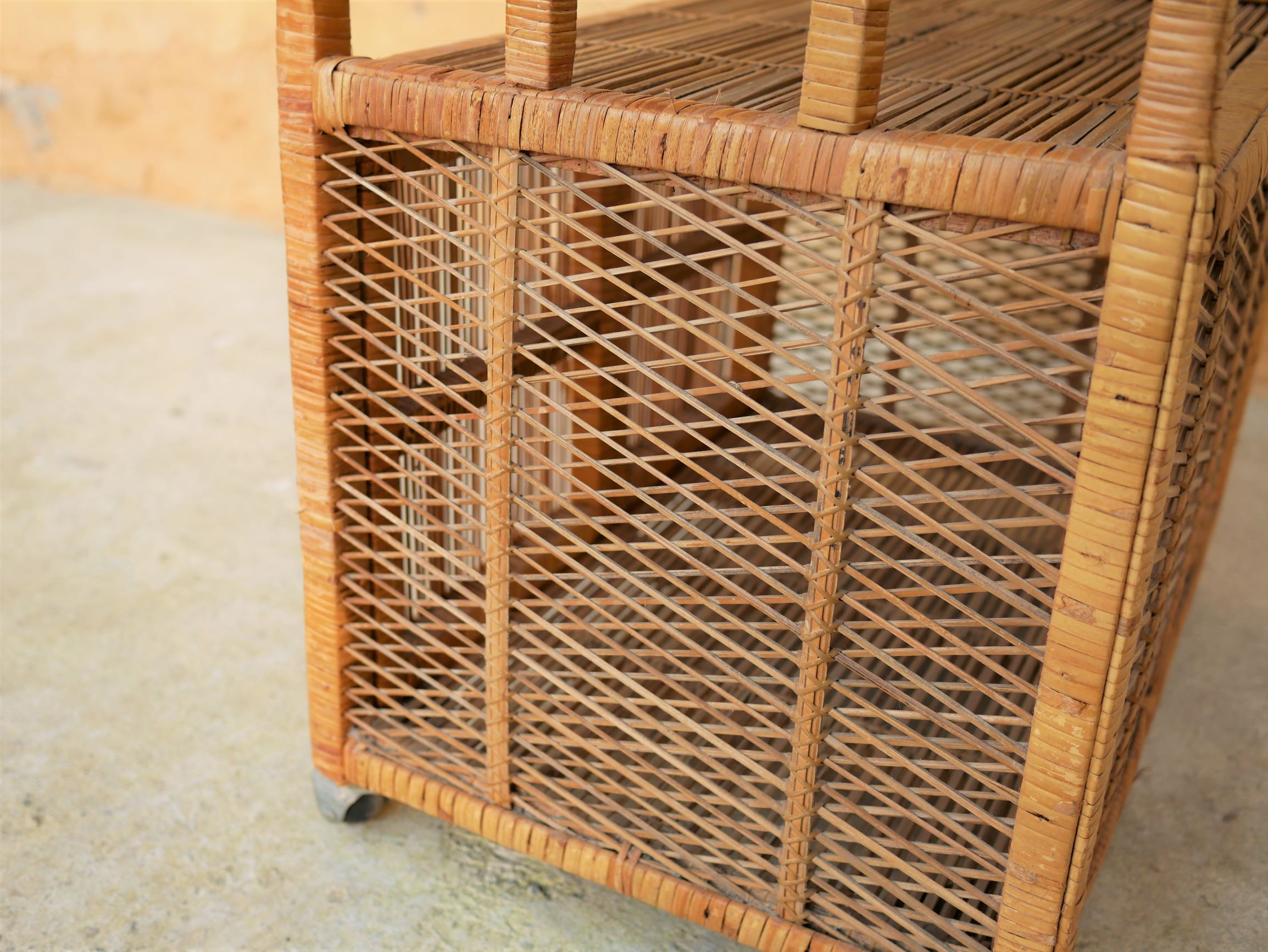 Meuble de rangement vintage en rotin
